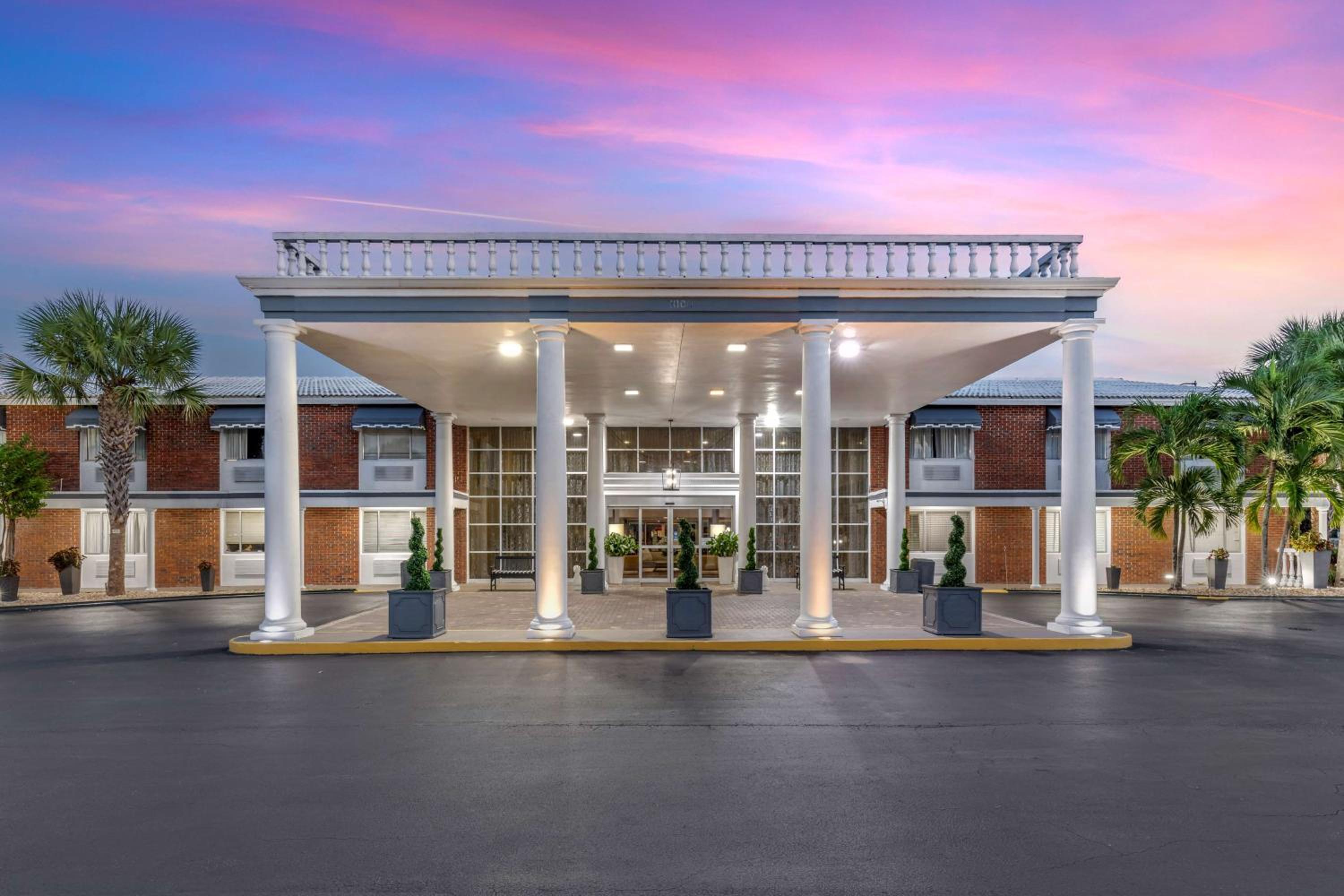 Hotel Best Western Palm Beach Lakes - Image 1