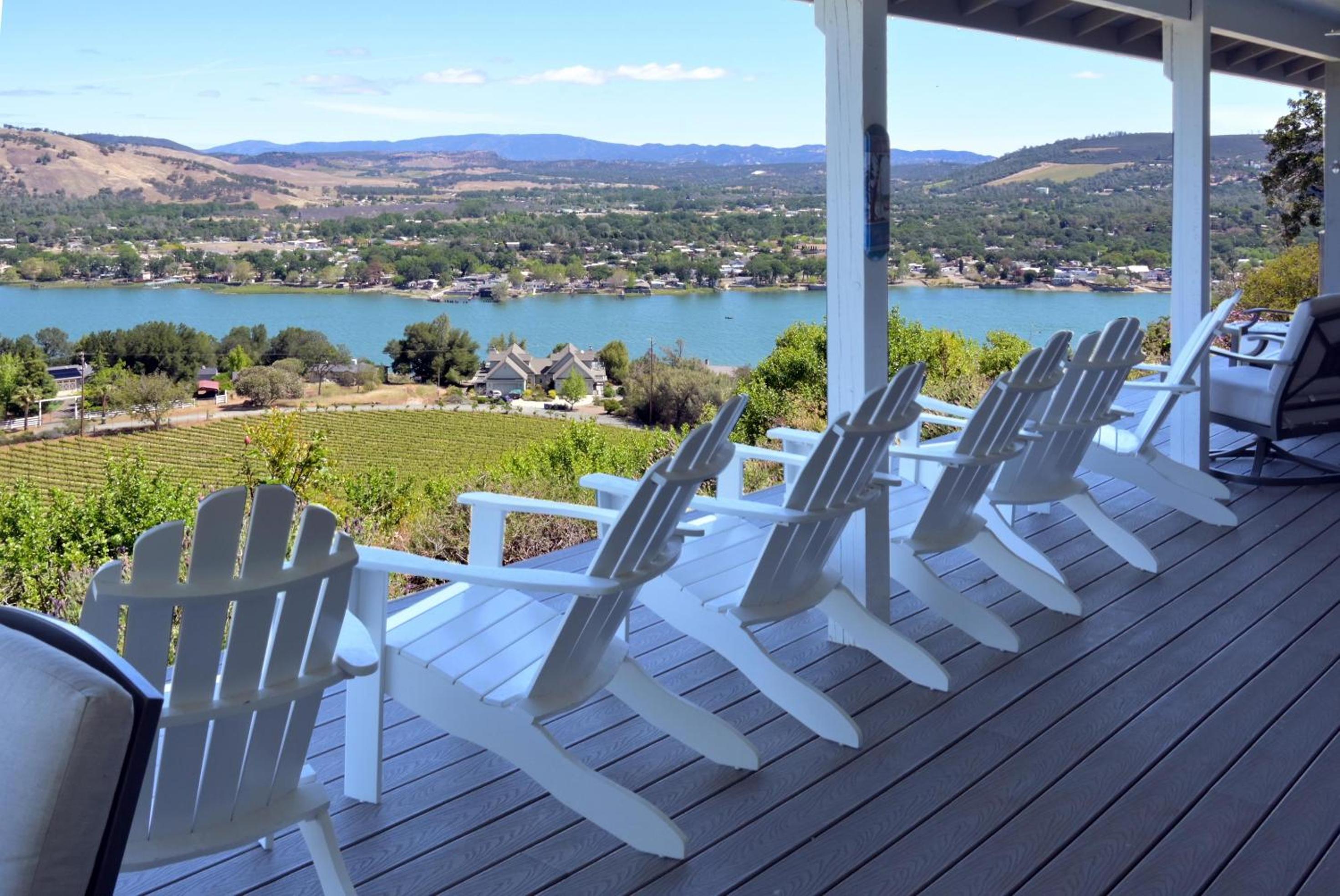 Vineyard Setting With 180 Panoramic Lake Views view 5