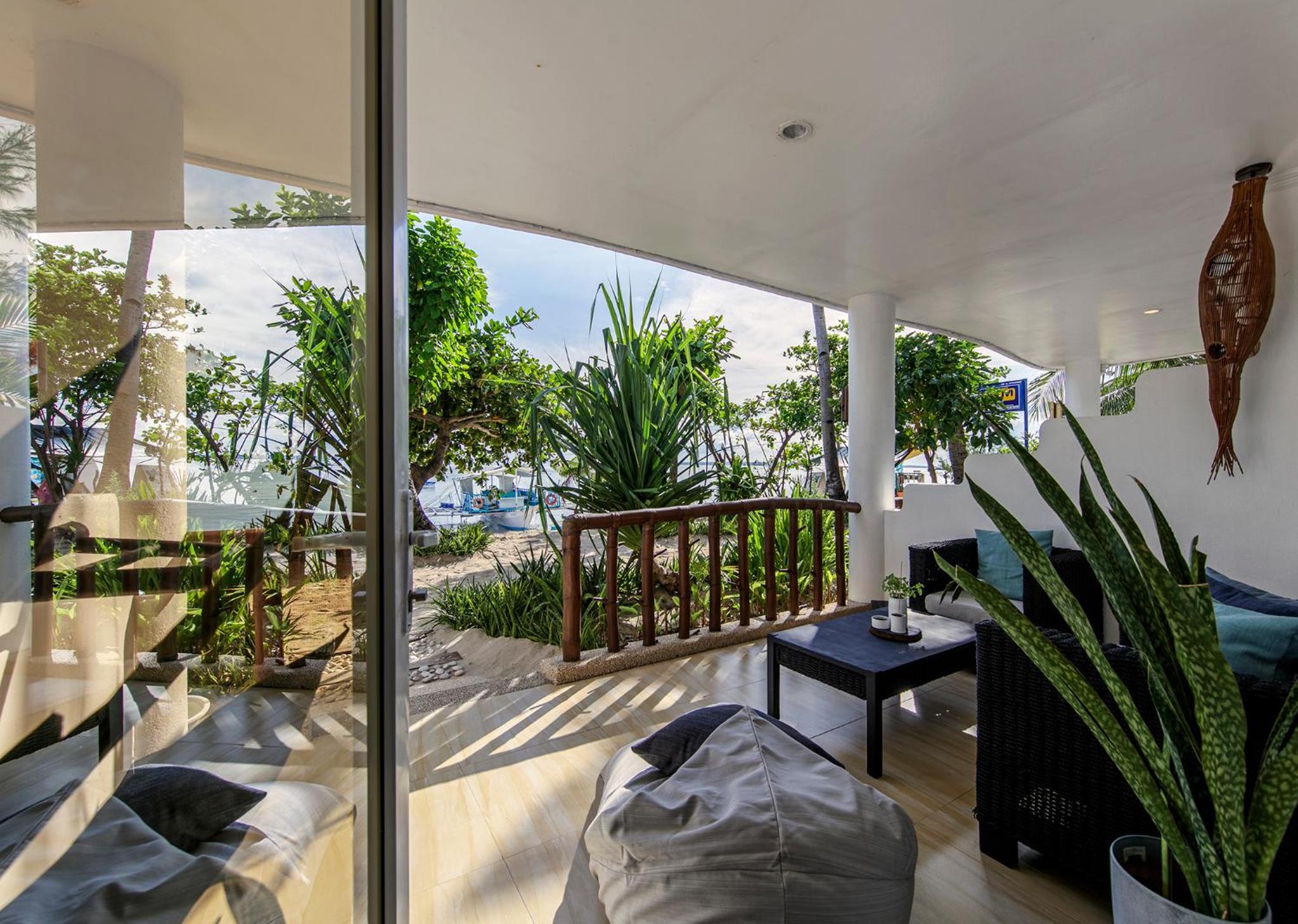 Ocean Vida Beach and Dive Resort 56