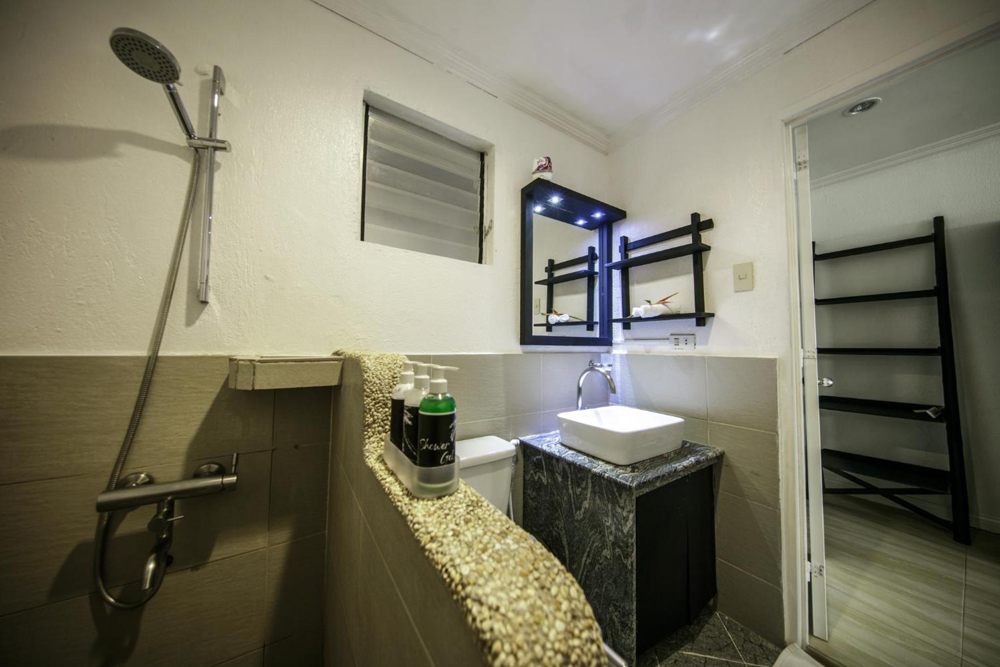 Ocean Vida Beach and Dive Resort 3