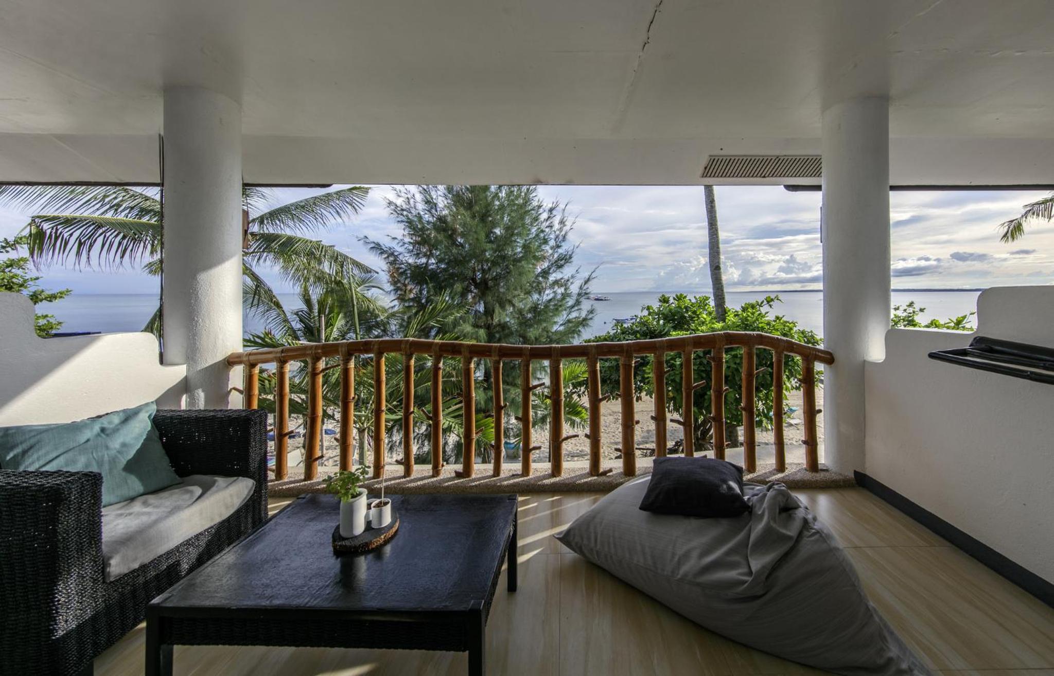 Ocean Vida Beach and Dive Resort 4