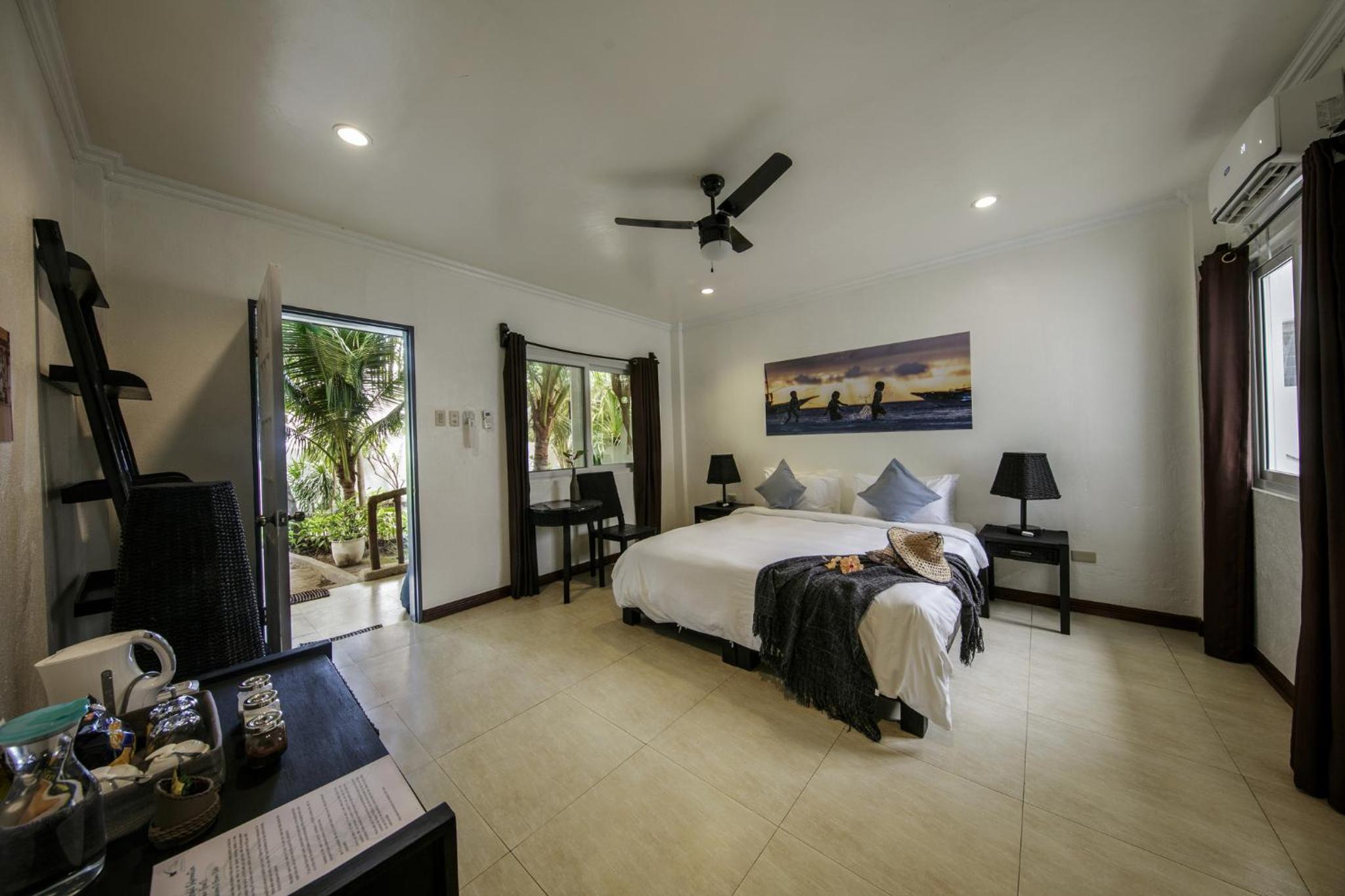 Ocean Vida Beach and Dive Resort 10