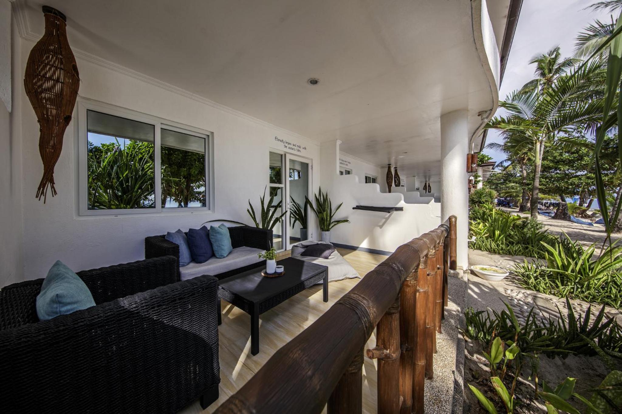 Ocean Vida Beach and Dive Resort 13