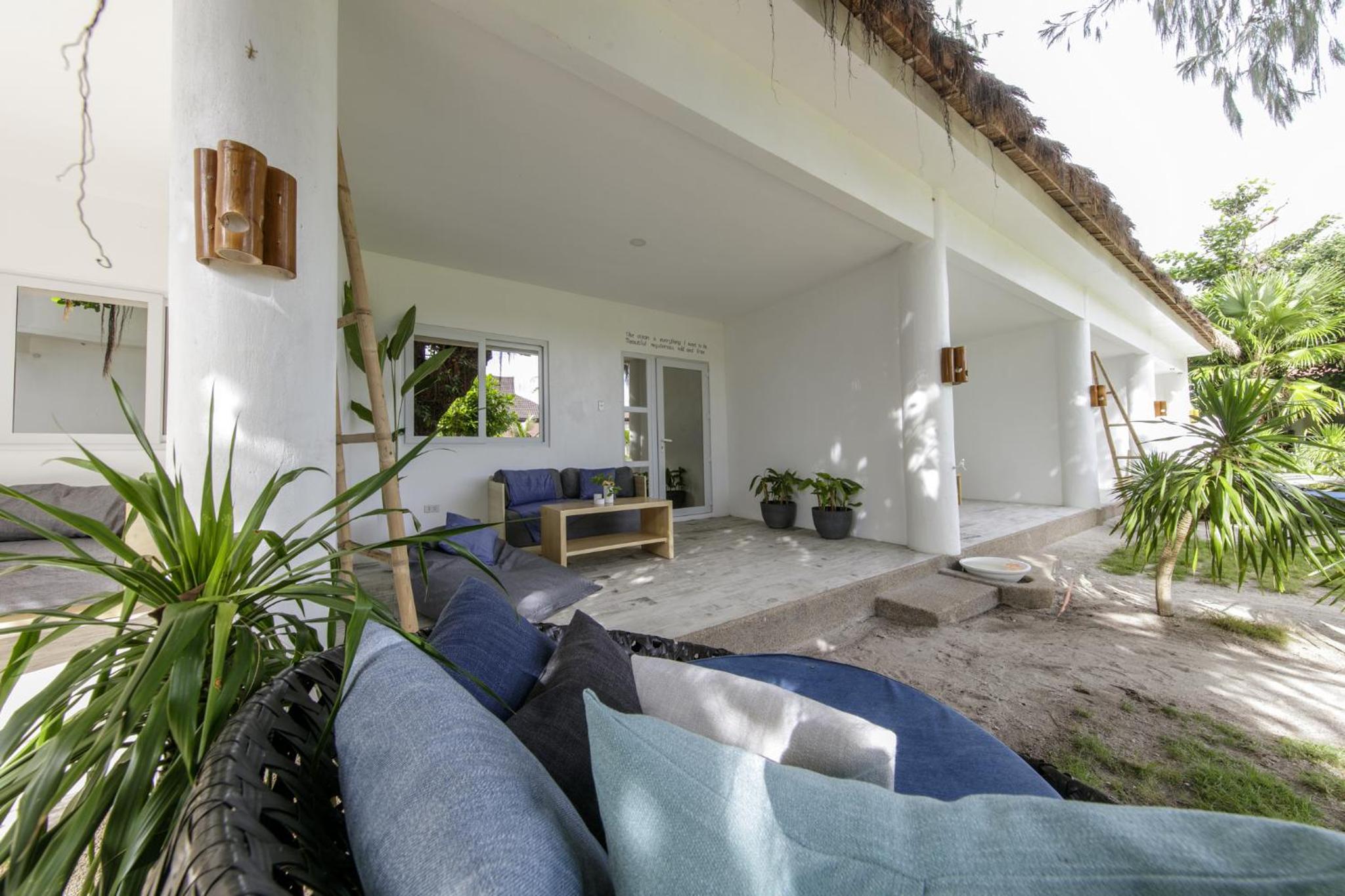 Ocean Vida Beach and Dive Resort 21