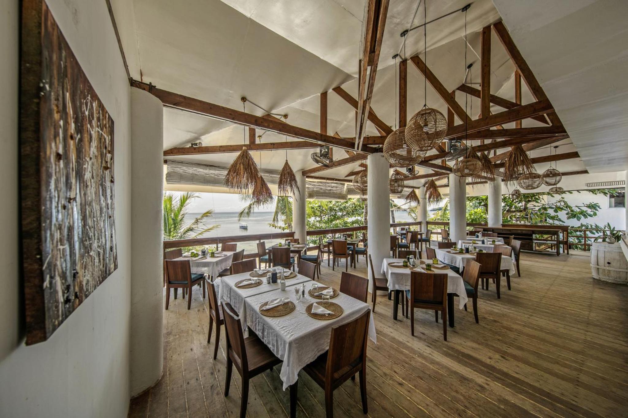 Ocean Vida Beach and Dive Resort 23