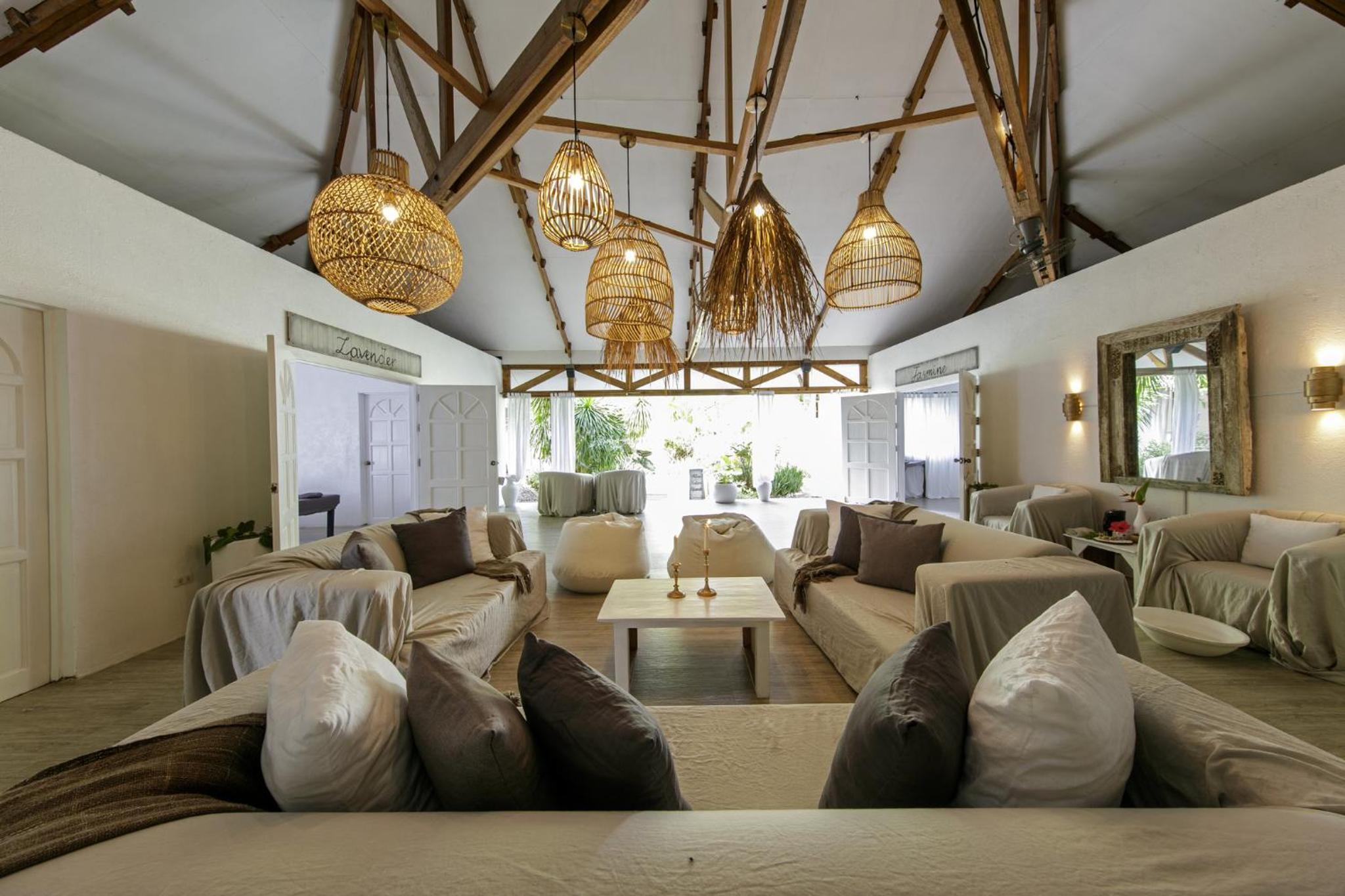 Ocean Vida Beach and Dive Resort 42