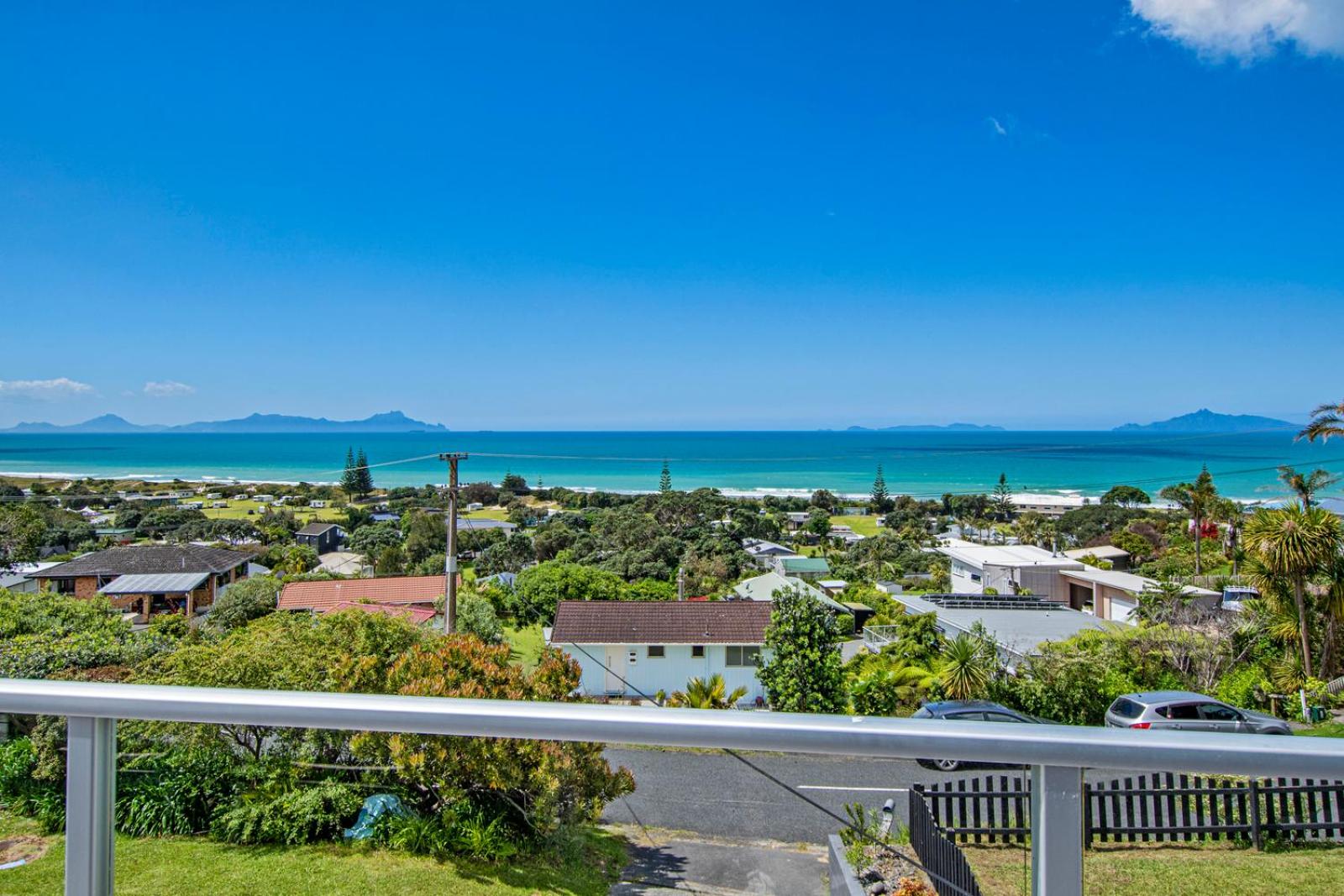 Surfers Lookout - Waipu Cove Holiday Home