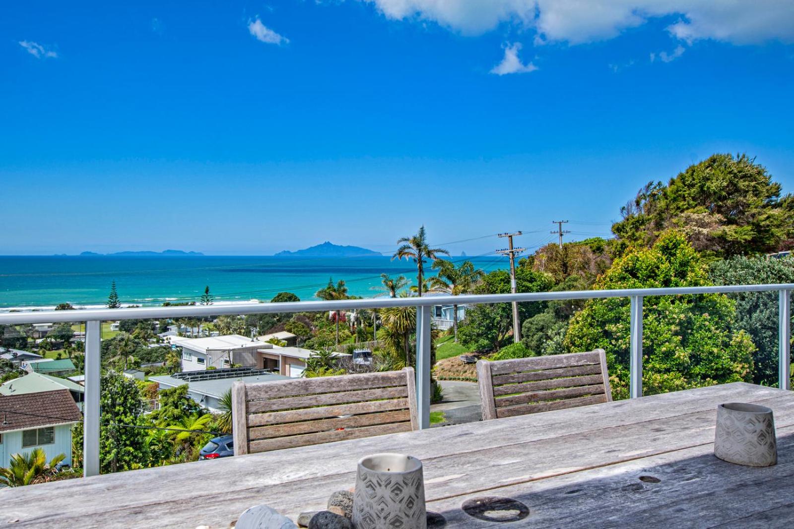 Surfers Lookout - Waipu Cove Holiday Home