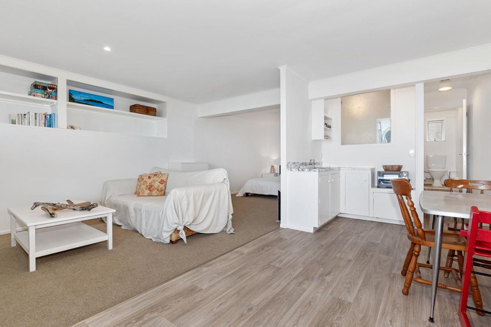 Surfers Lookout - Waipu Cove Holiday Home
