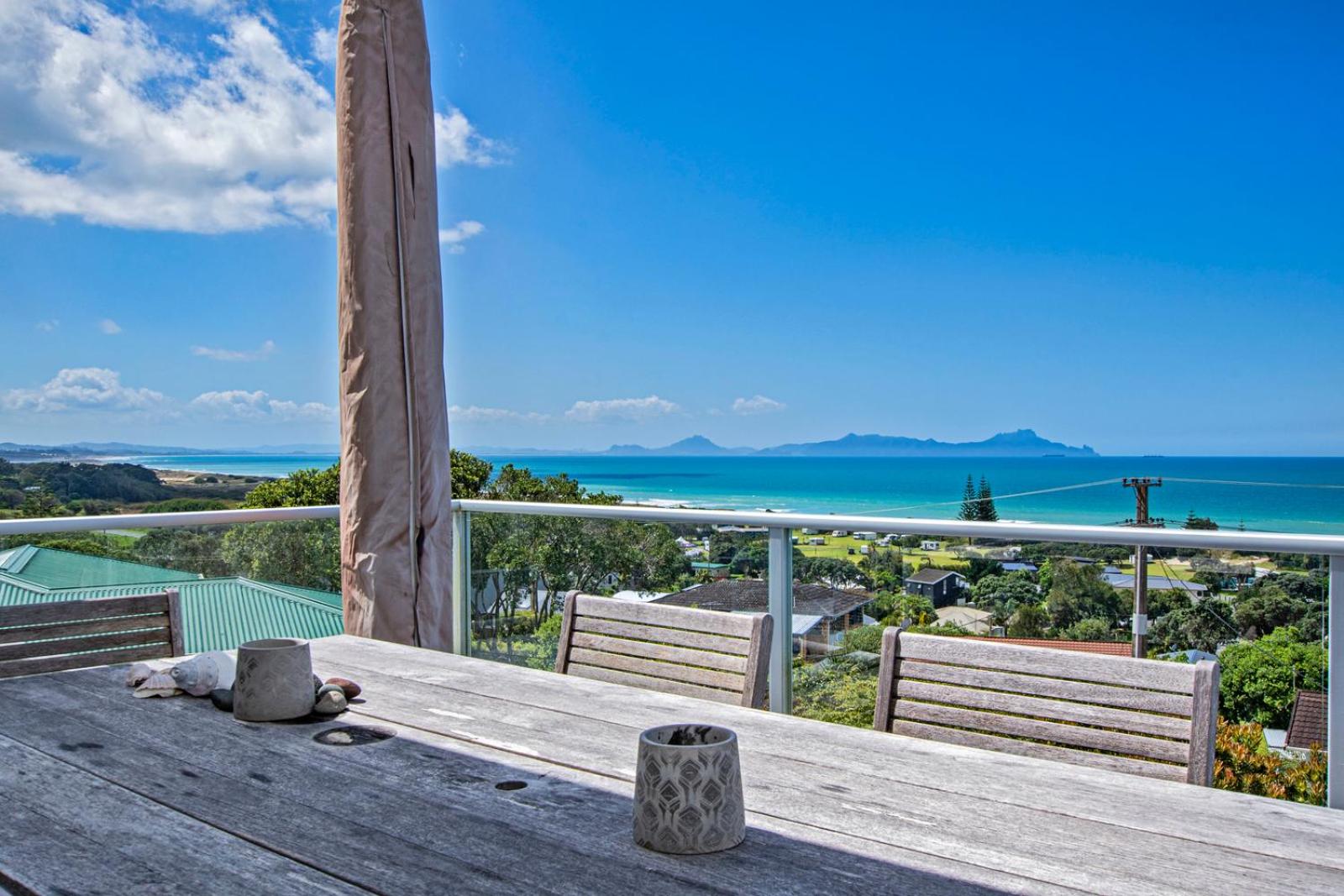 Surfers Lookout - Waipu Cove Holiday Home