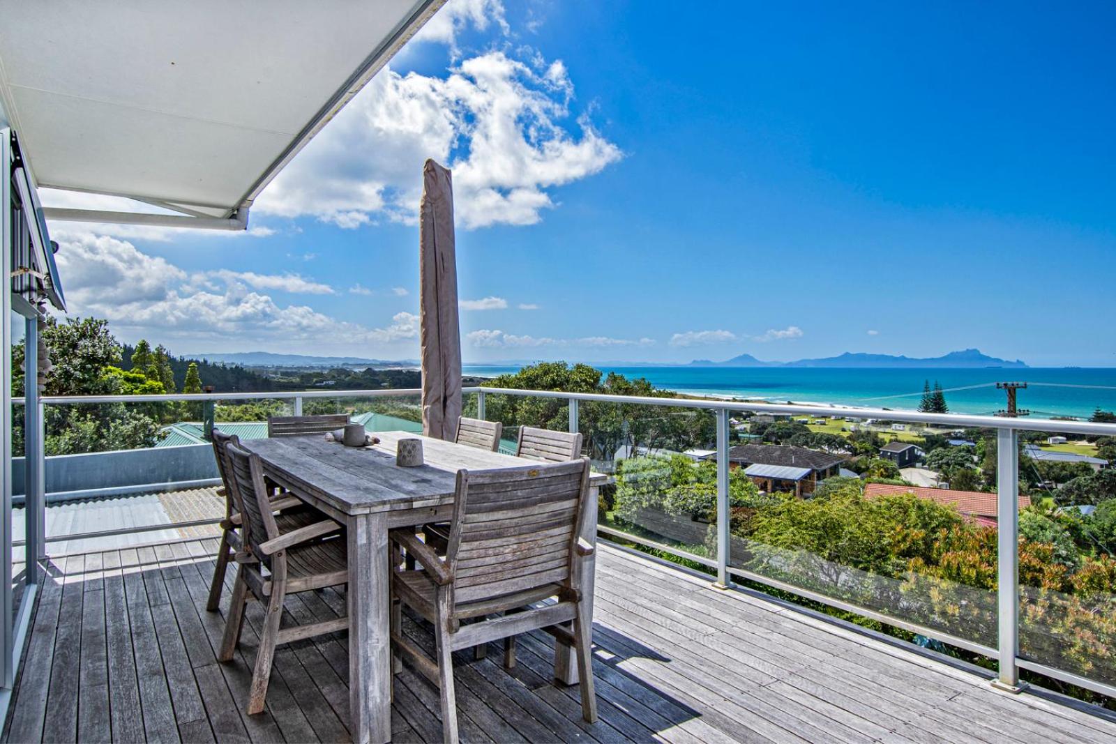 Surfers Lookout - Waipu Cove Holiday Home