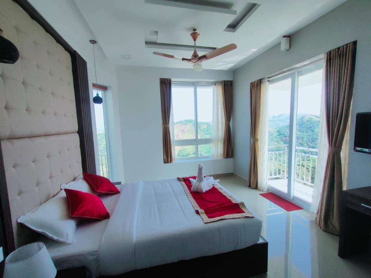 Sapphire Mansion Pool Villa Vagamon view 3
