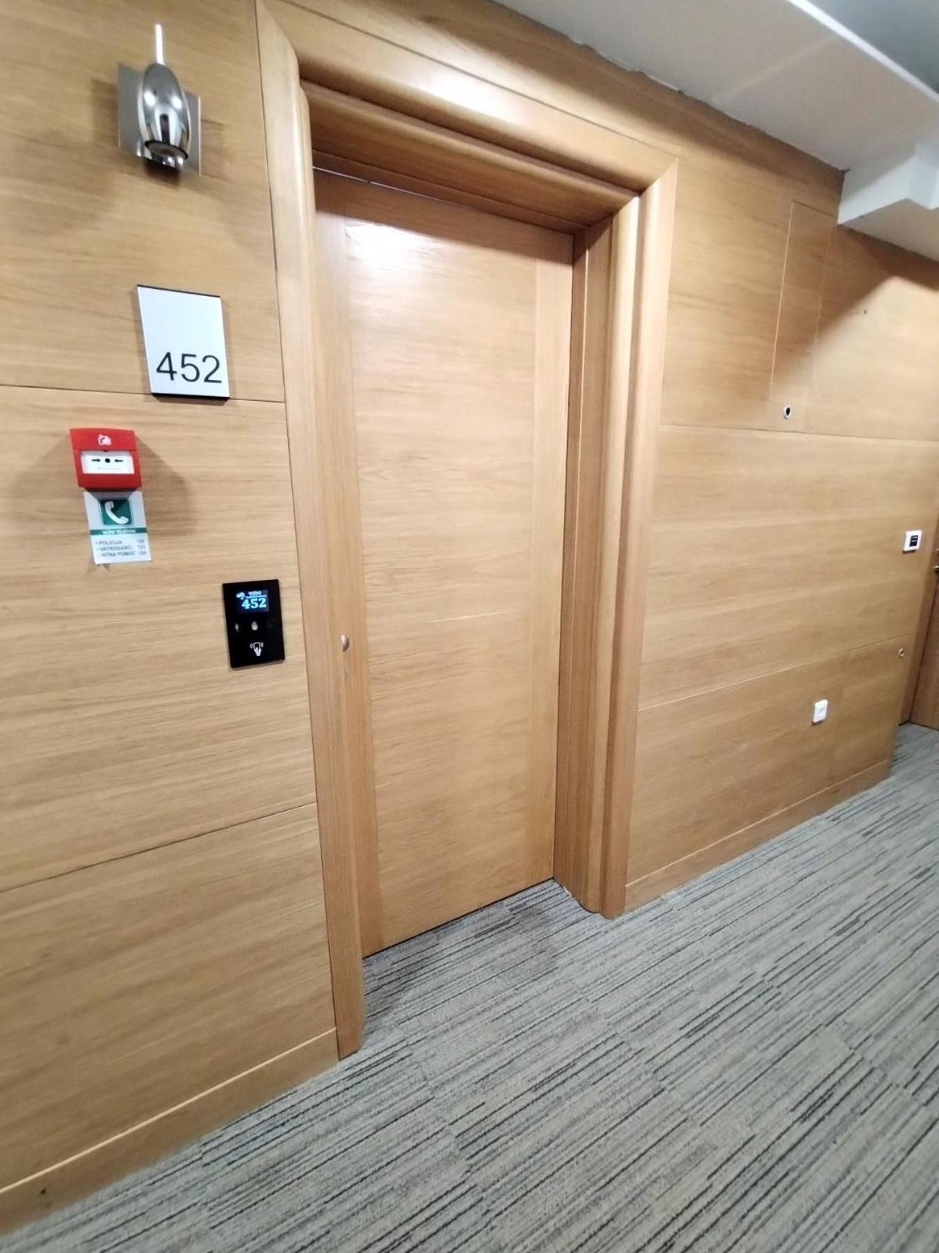 Aparthotel Vucko, depandans, U452 sa pogledom na stazu - private host