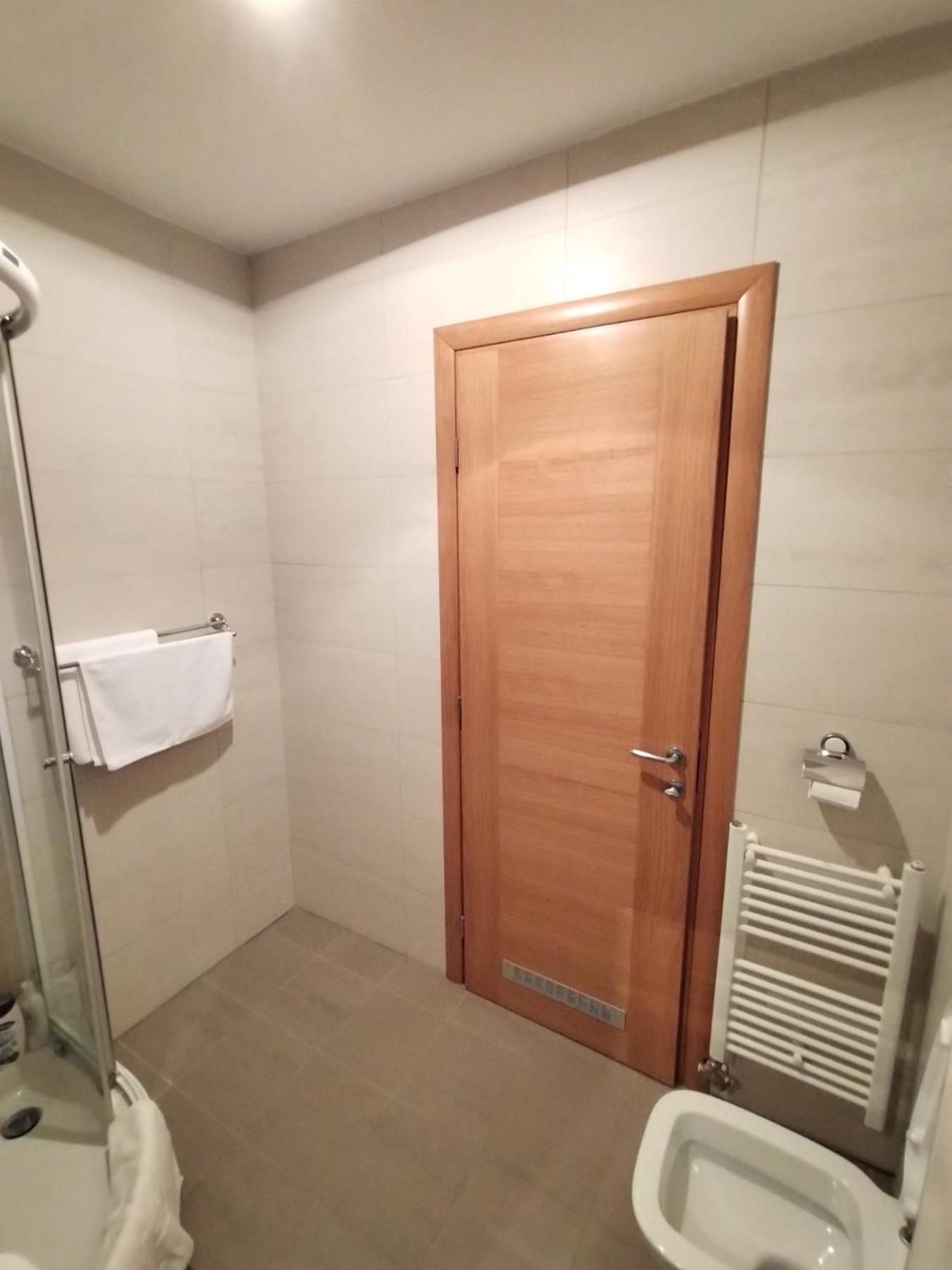 Aparthotel Vucko, depandans, U452 sa pogledom na stazu - private host