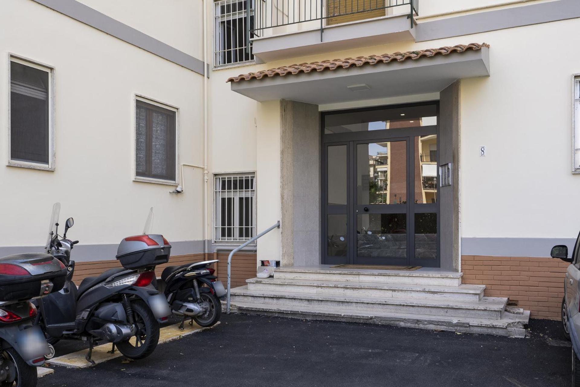 Hotel Parsano Suite - Image 1