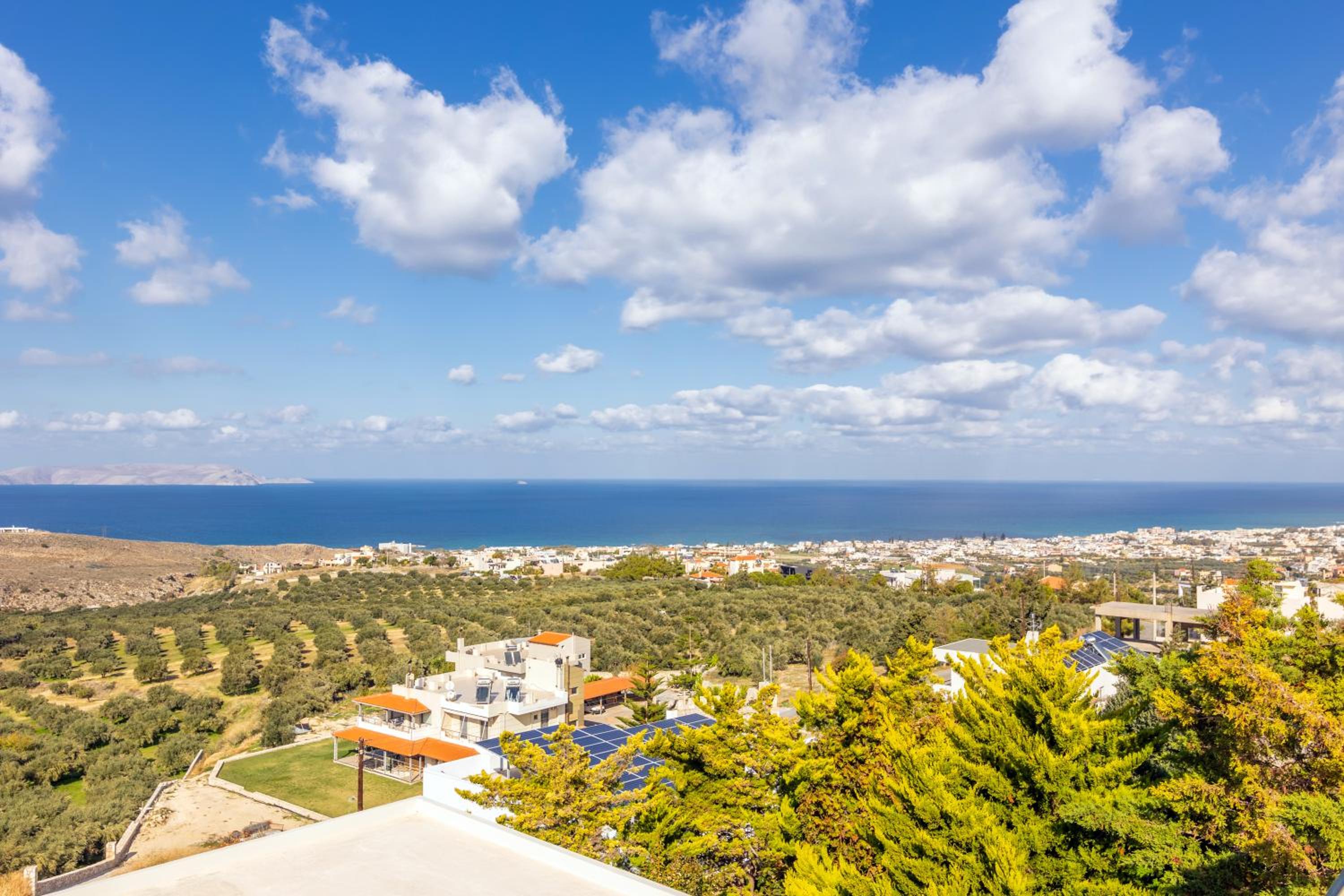 3 Bedroom Villa with Stunning Sea View & Private Parking photo 4