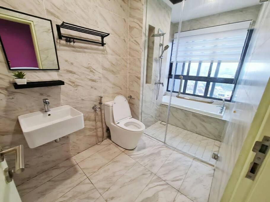SweetLavenderLovely#SeaView#Privatebathtub#Netflix#FreeParking#OneHall&OneRoomWithBalconys#ImperioResidence