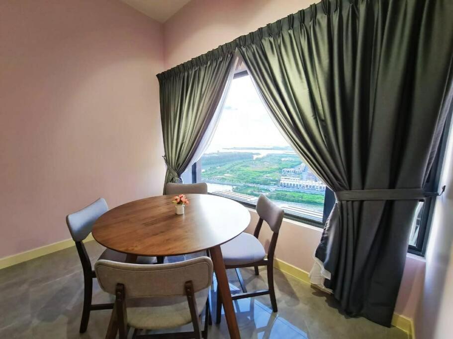 SweetLavenderLovely#SeaView#Privatebathtub#Netflix#FreeParking#OneHall&OneRoomWithBalconys#ImperioResidence