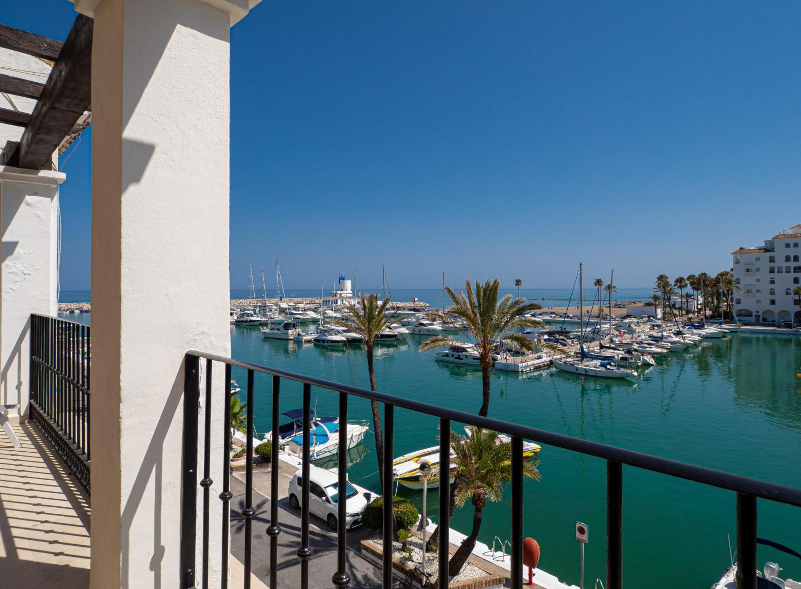 Beautiful Duquesa Harbour apt 2001 view 3