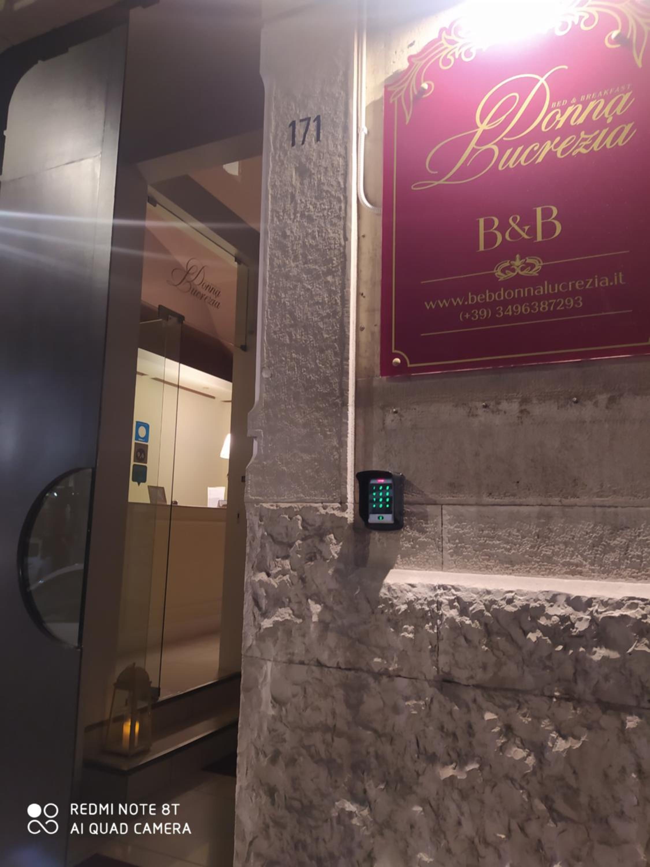 DONNA LUCREZIA b&b Boutique Hotel Style - RELAX & BUSINESS STAY