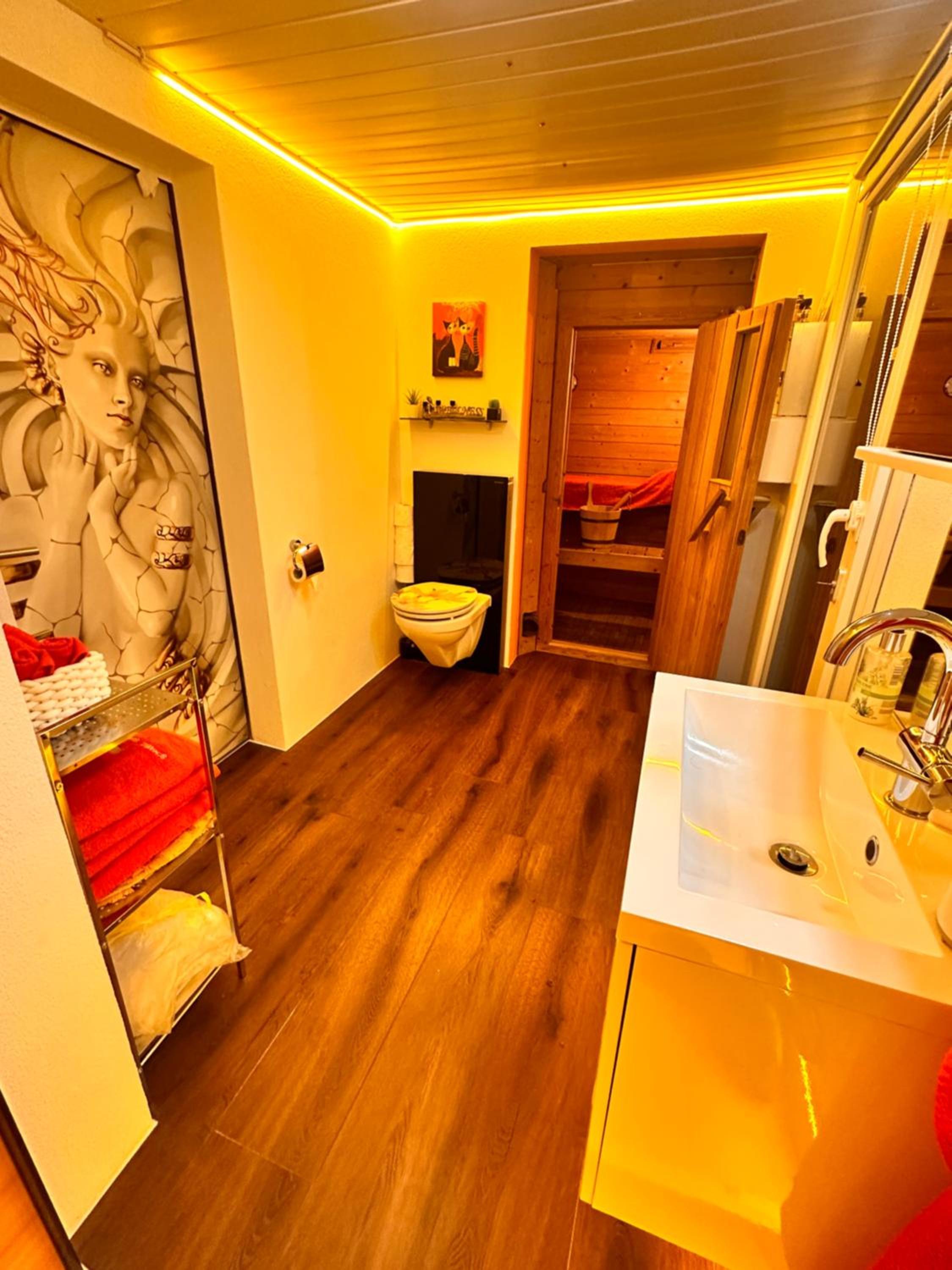 Bijouswiss " Yellow House" view 4