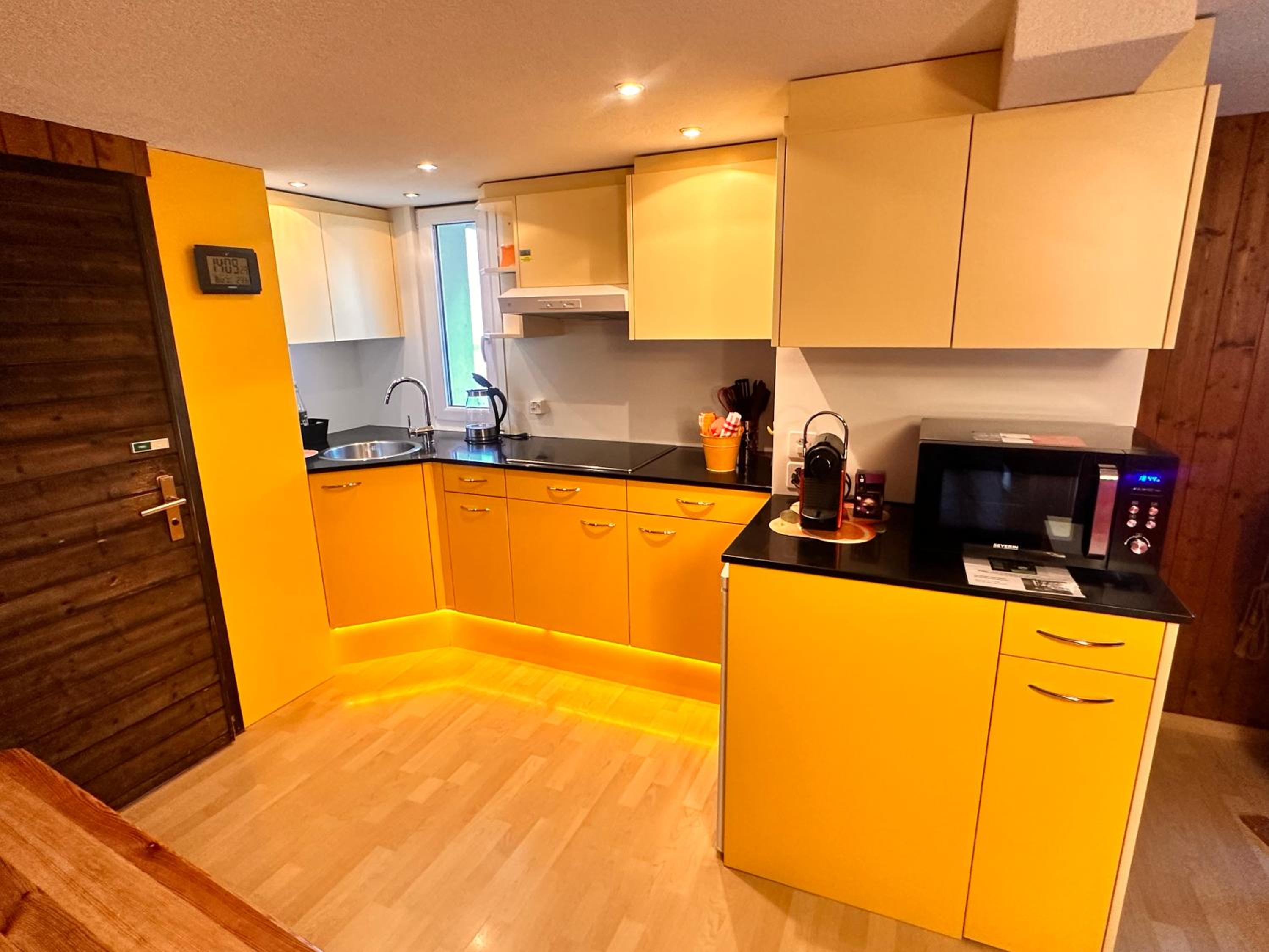 Bijouswiss " Yellow House" view 2