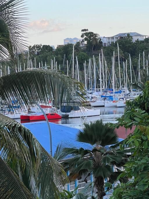 Duplex Marina gosier- vue Mer et bateaux équipé d'une citerne reliée à l'eau de ville