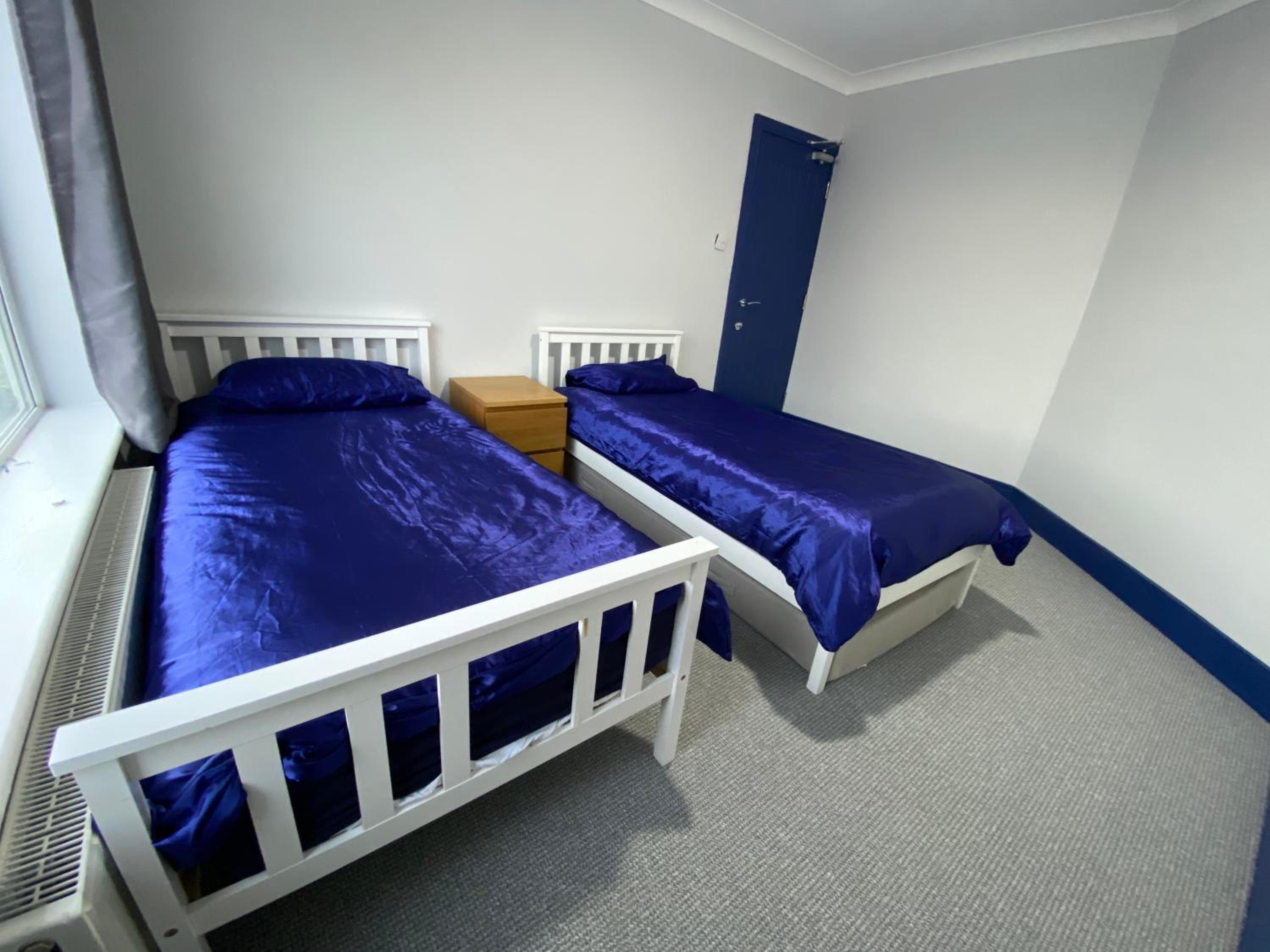 Kings Lynn Vacations - Harewood Lodge - Single and Double Rooms Self Serve Apartment - Property Image 8