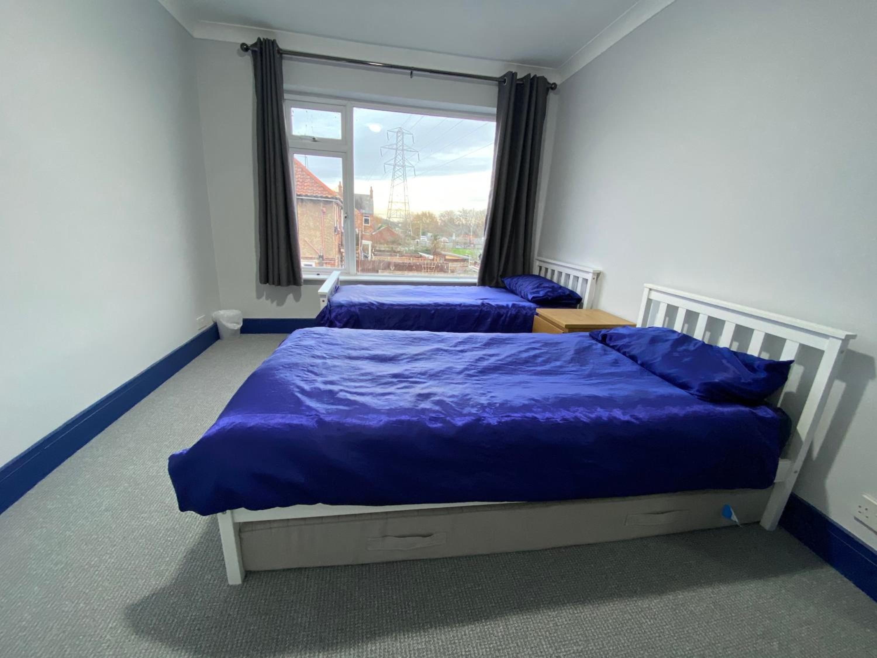 Kings Lynn Vacations - Harewood Lodge - Single and Double Rooms Self Serve Apartment - Property Image 7