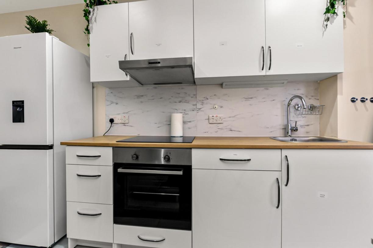 Near Canada Water, 2 Beds, Families, Overground