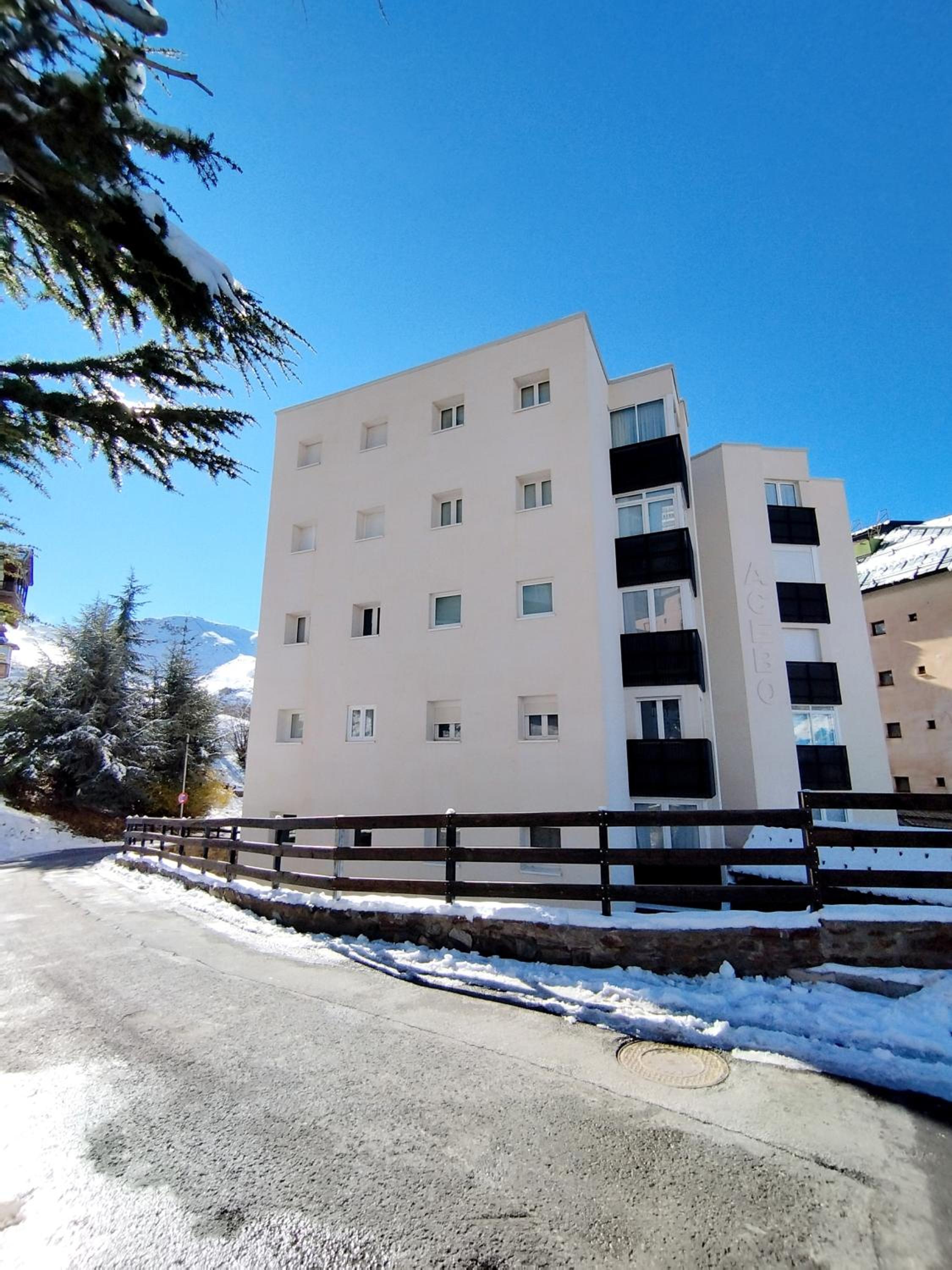Apartamento Acebo Premium con parking y WiFi by SURYNIEVE