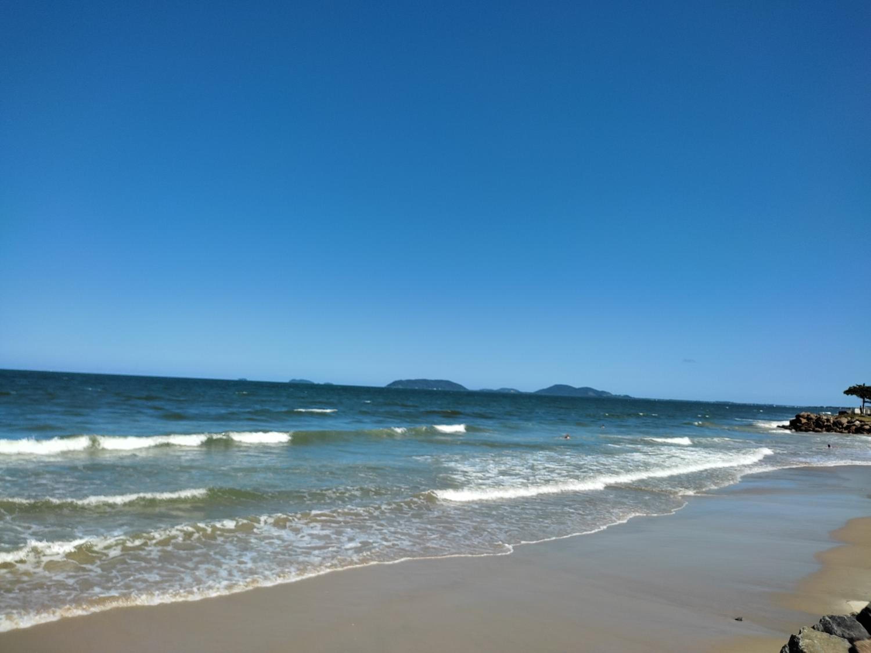 Apê Brisa do Mar: relaxe a uma quadra da praia