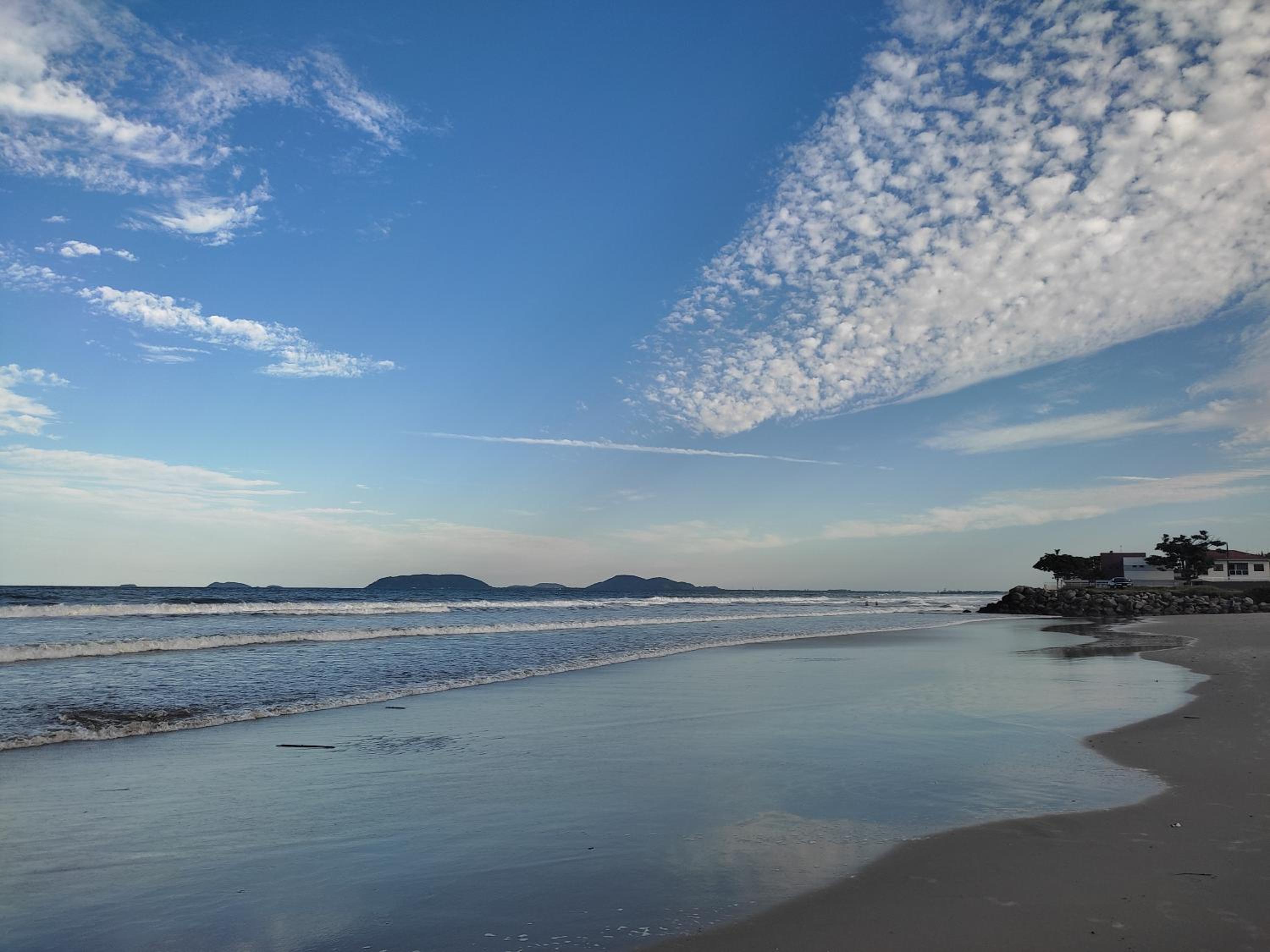 Apê Brisa do Mar: relaxe a uma quadra da praia