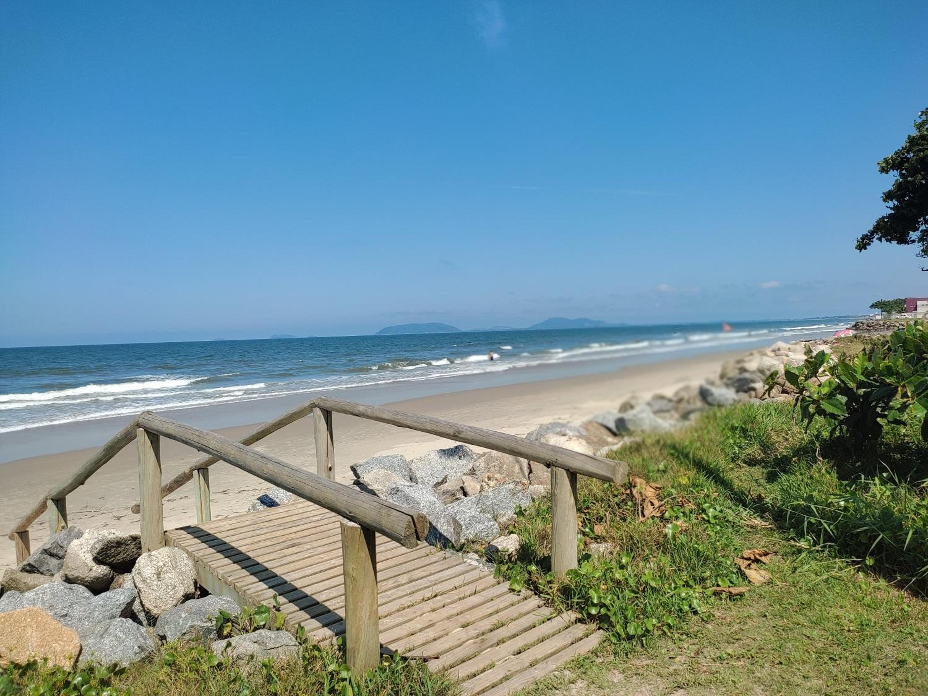 Apê Brisa do Mar: relaxe a uma quadra da praia