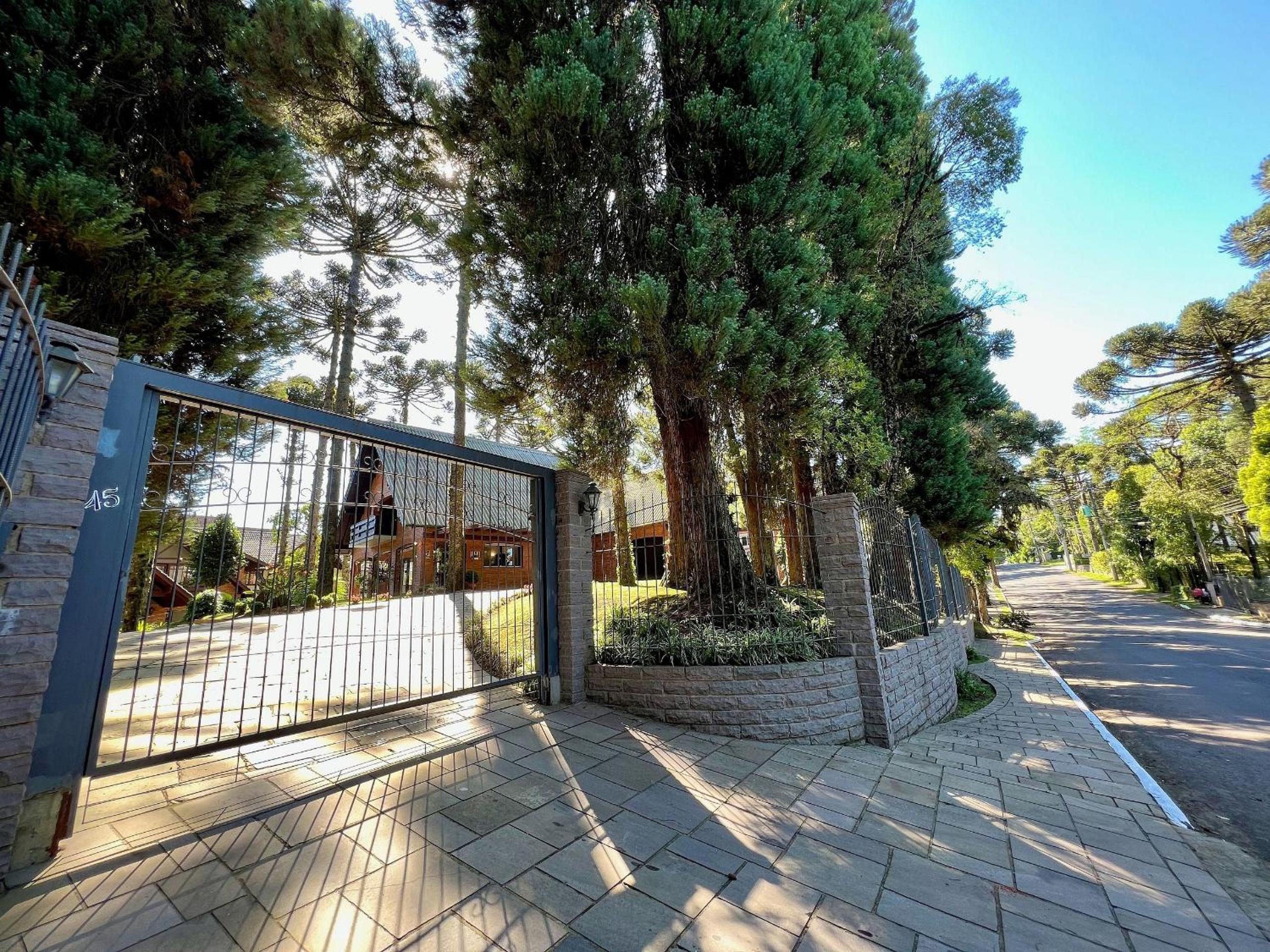 Casa Allegro 3dorm prox Lago Negro by AcheiGramado