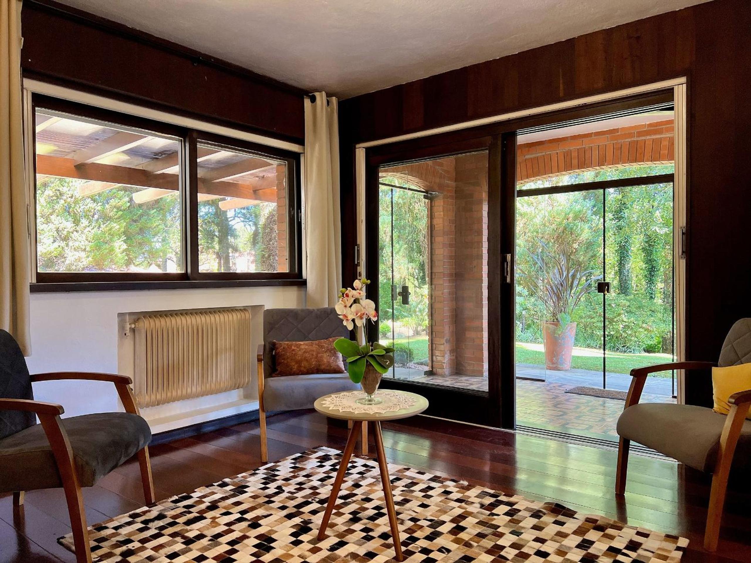 Casa Allegro 3dorm prox Lago Negro by AcheiGramado