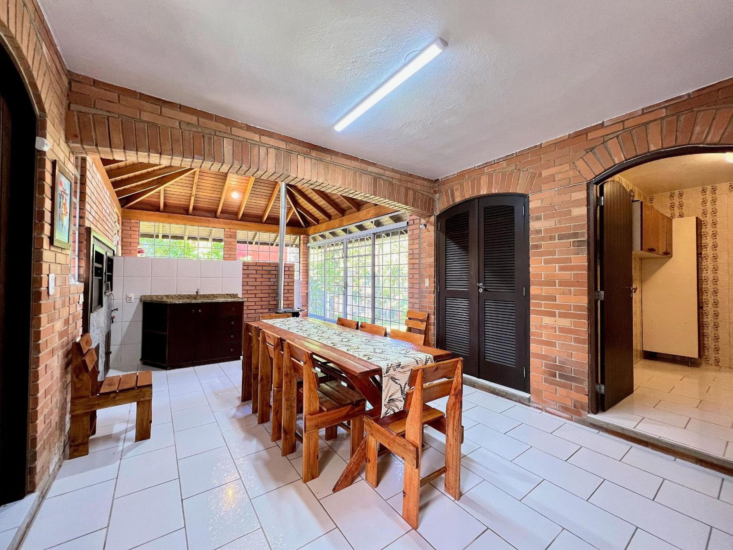 Casa Allegro 3dorm prox Lago Negro by AcheiGramado