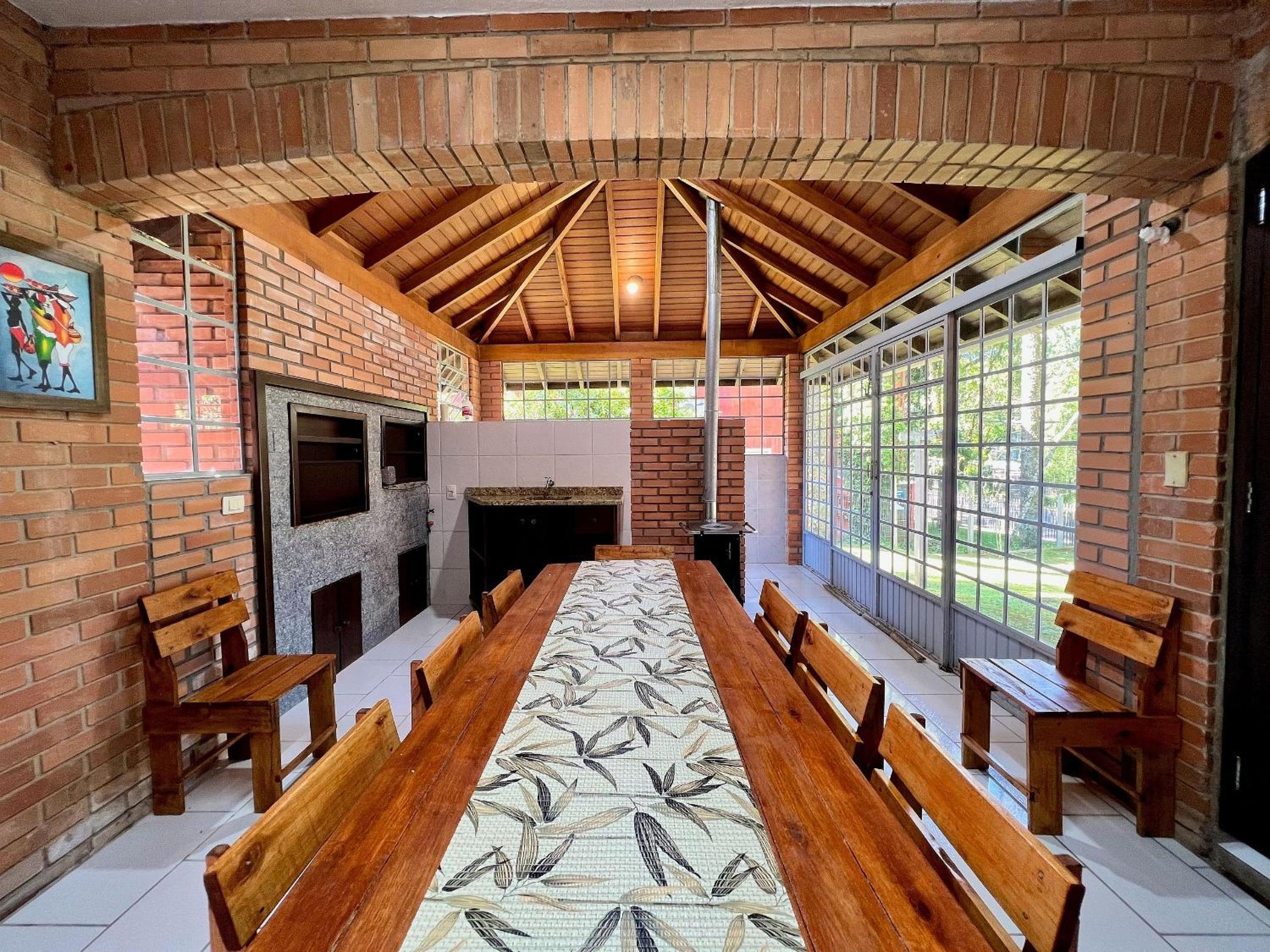 Casa Allegro 3dorm prox Lago Negro by AcheiGramado