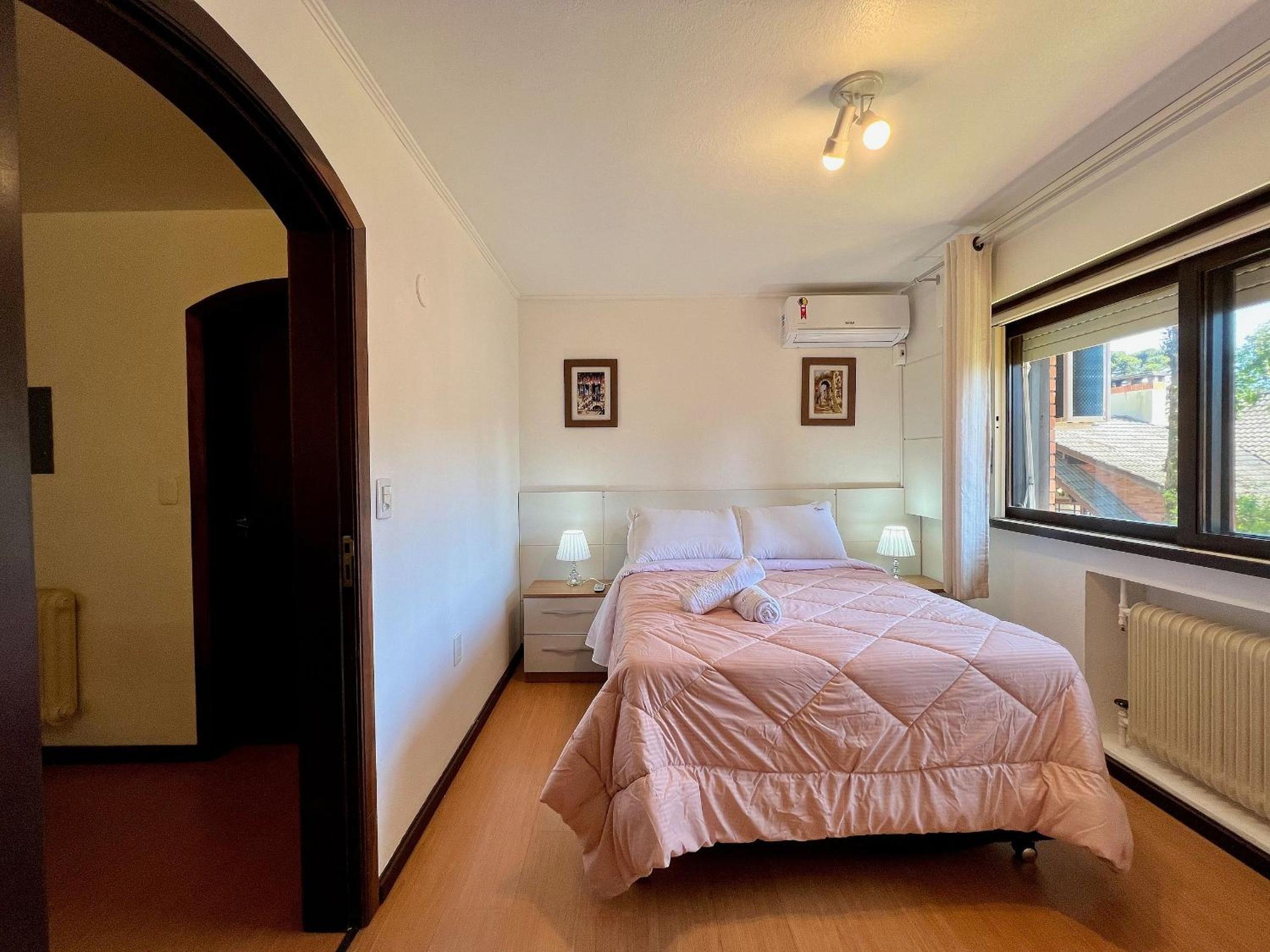 Casa Allegro 3dorm prox Lago Negro by AcheiGramado
