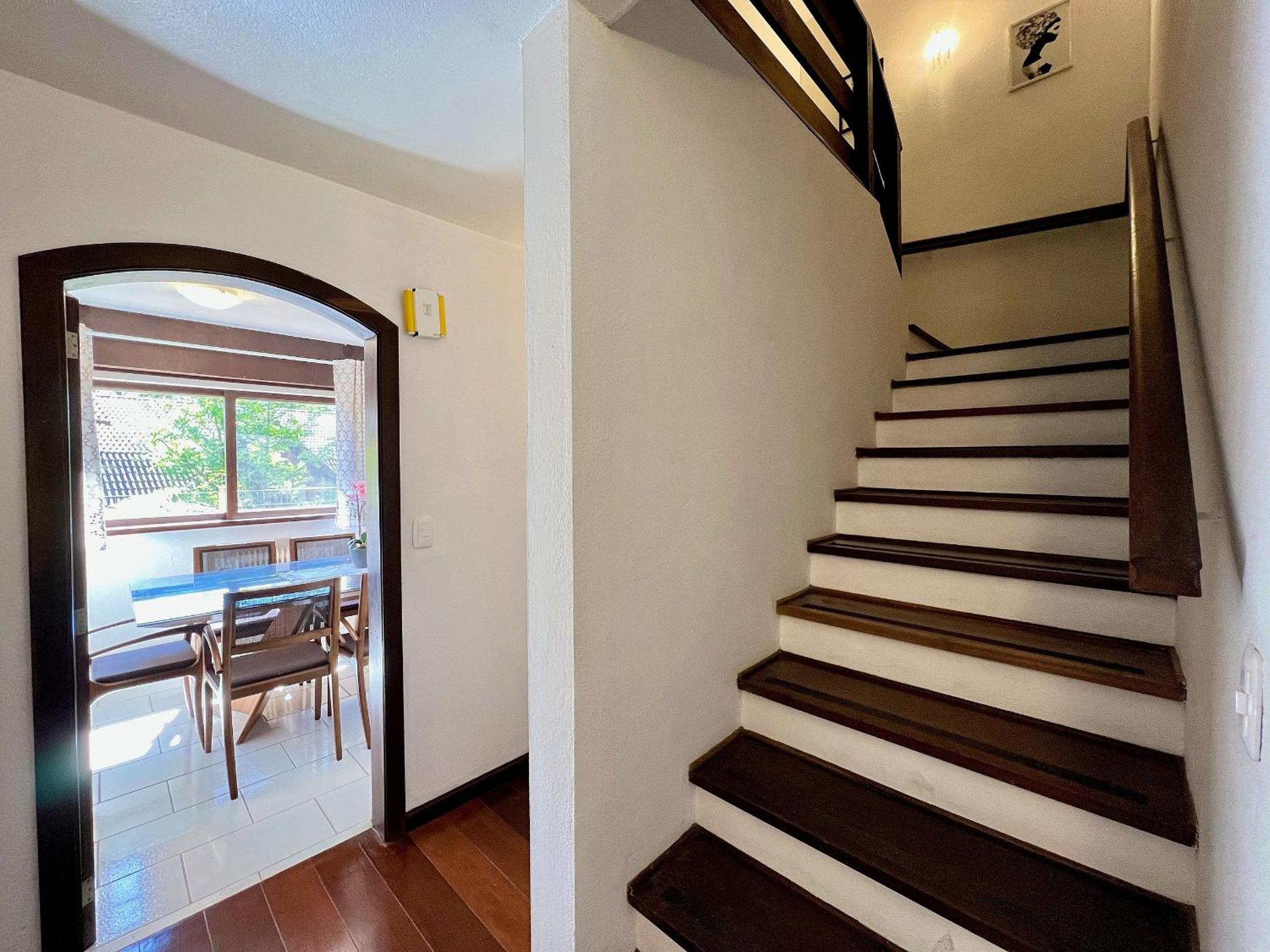 Casa Allegro 3dorm prox Lago Negro by AcheiGramado