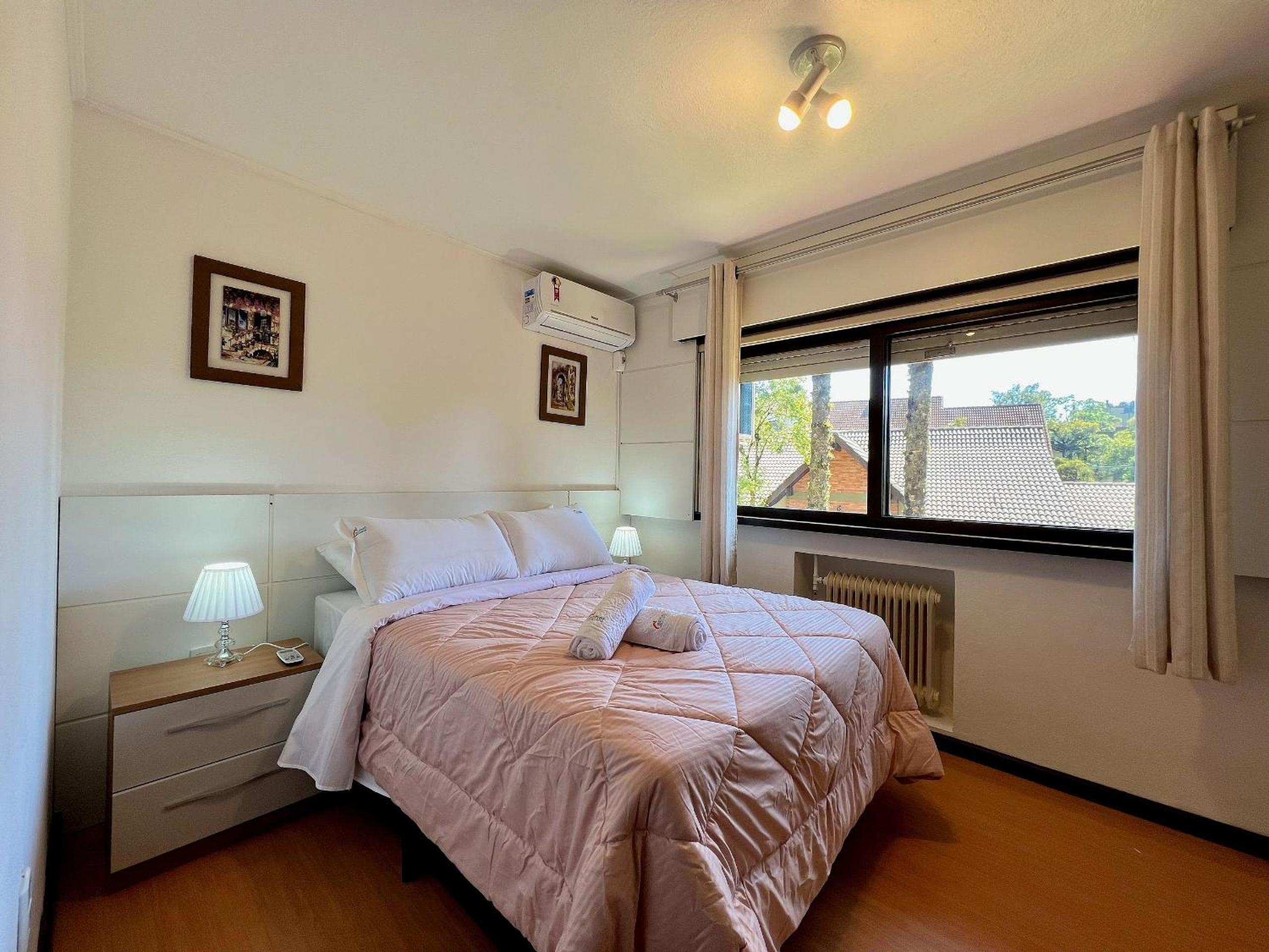 Casa Allegro 3dorm prox Lago Negro by AcheiGramado