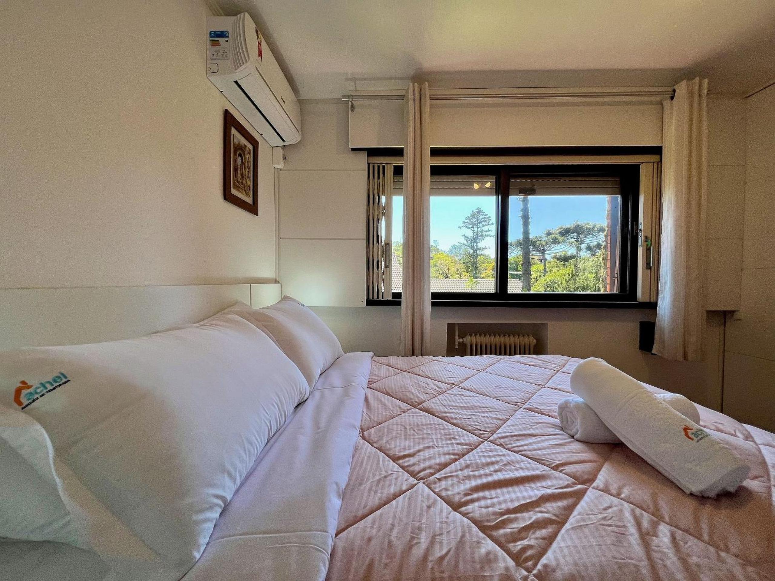 Casa Allegro 3dorm prox Lago Negro by AcheiGramado