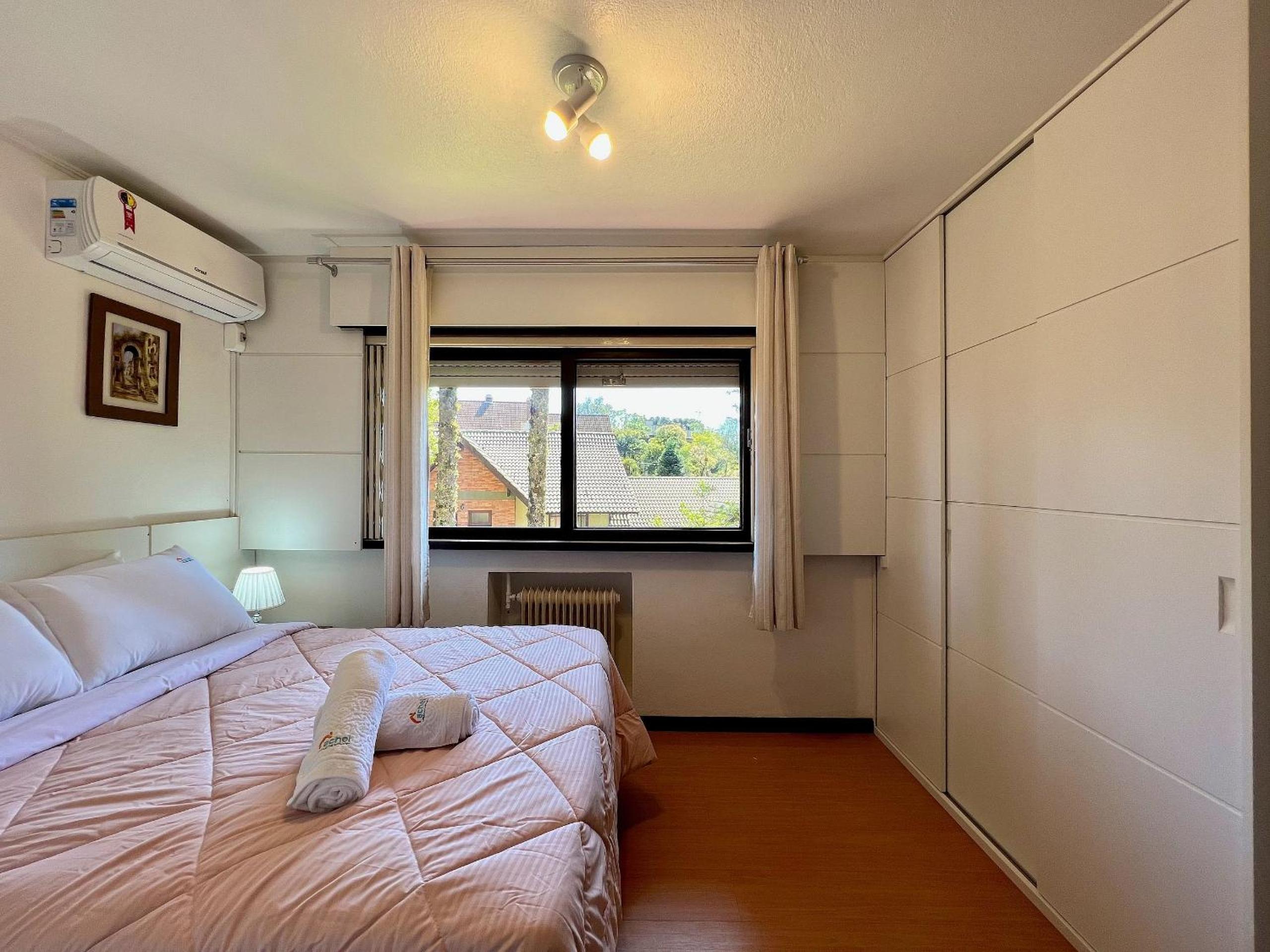 Casa Allegro 3dorm prox Lago Negro by AcheiGramado