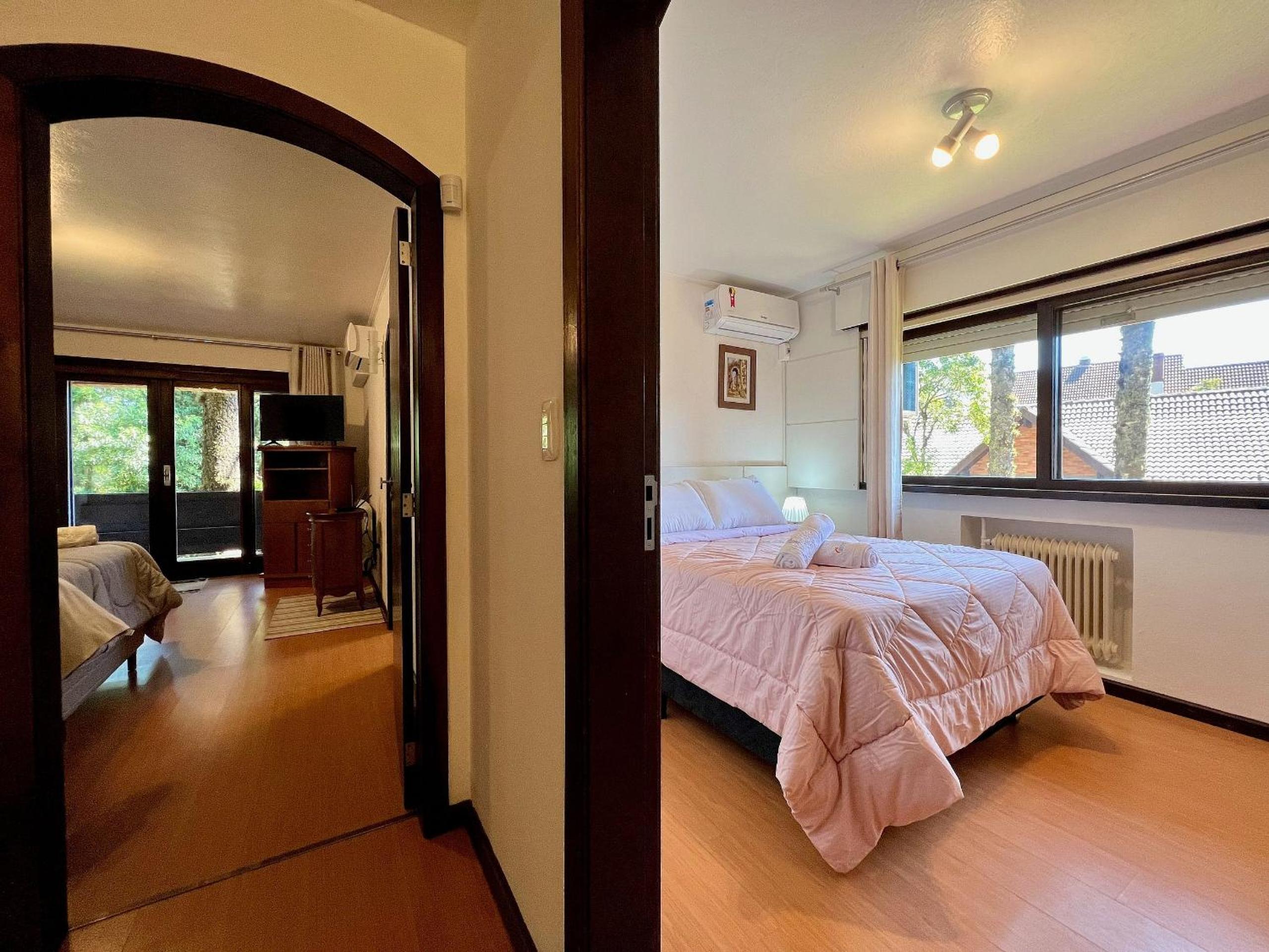 Casa Allegro 3dorm prox Lago Negro by AcheiGramado