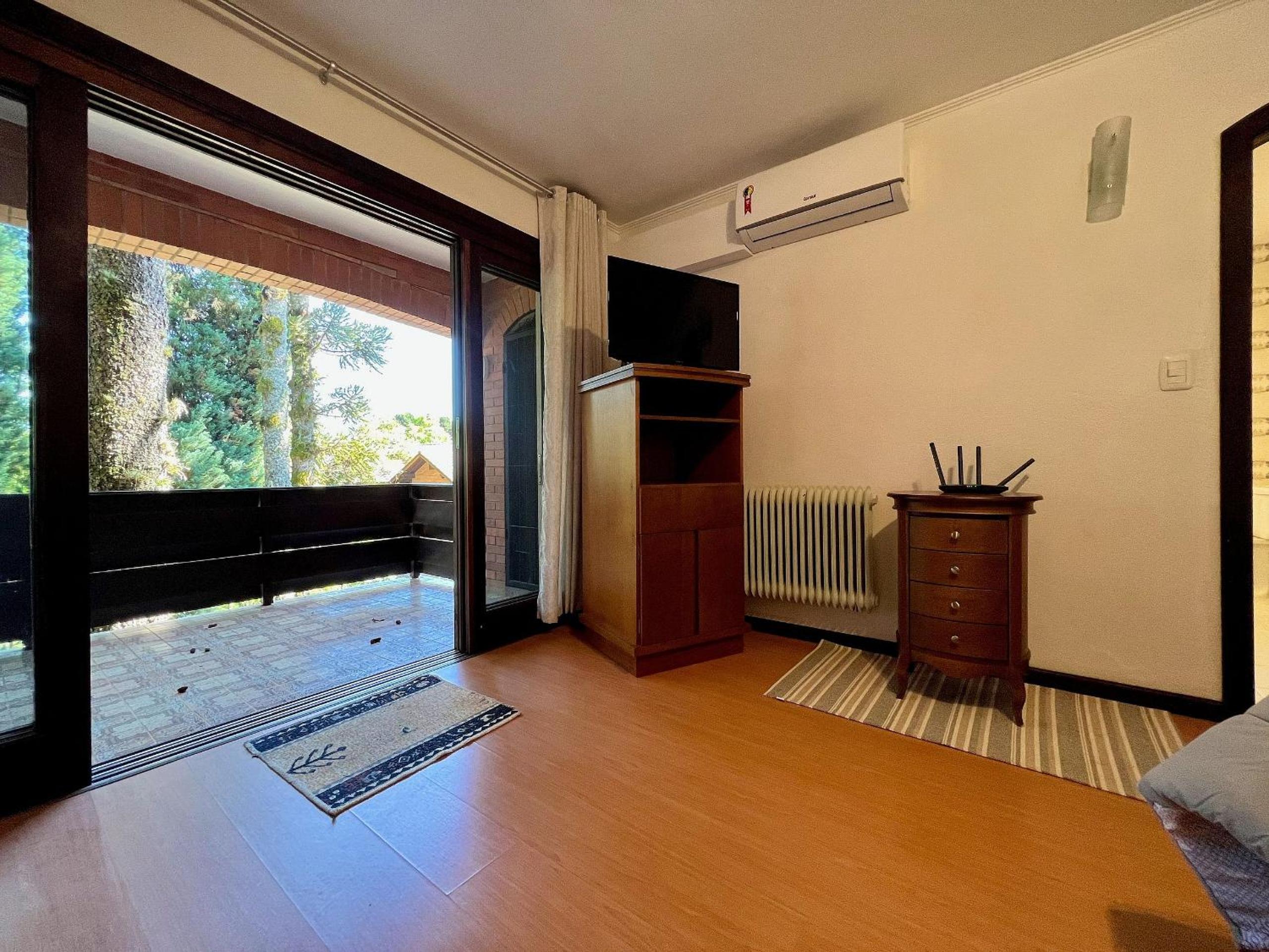 Casa Allegro 3dorm prox Lago Negro by AcheiGramado