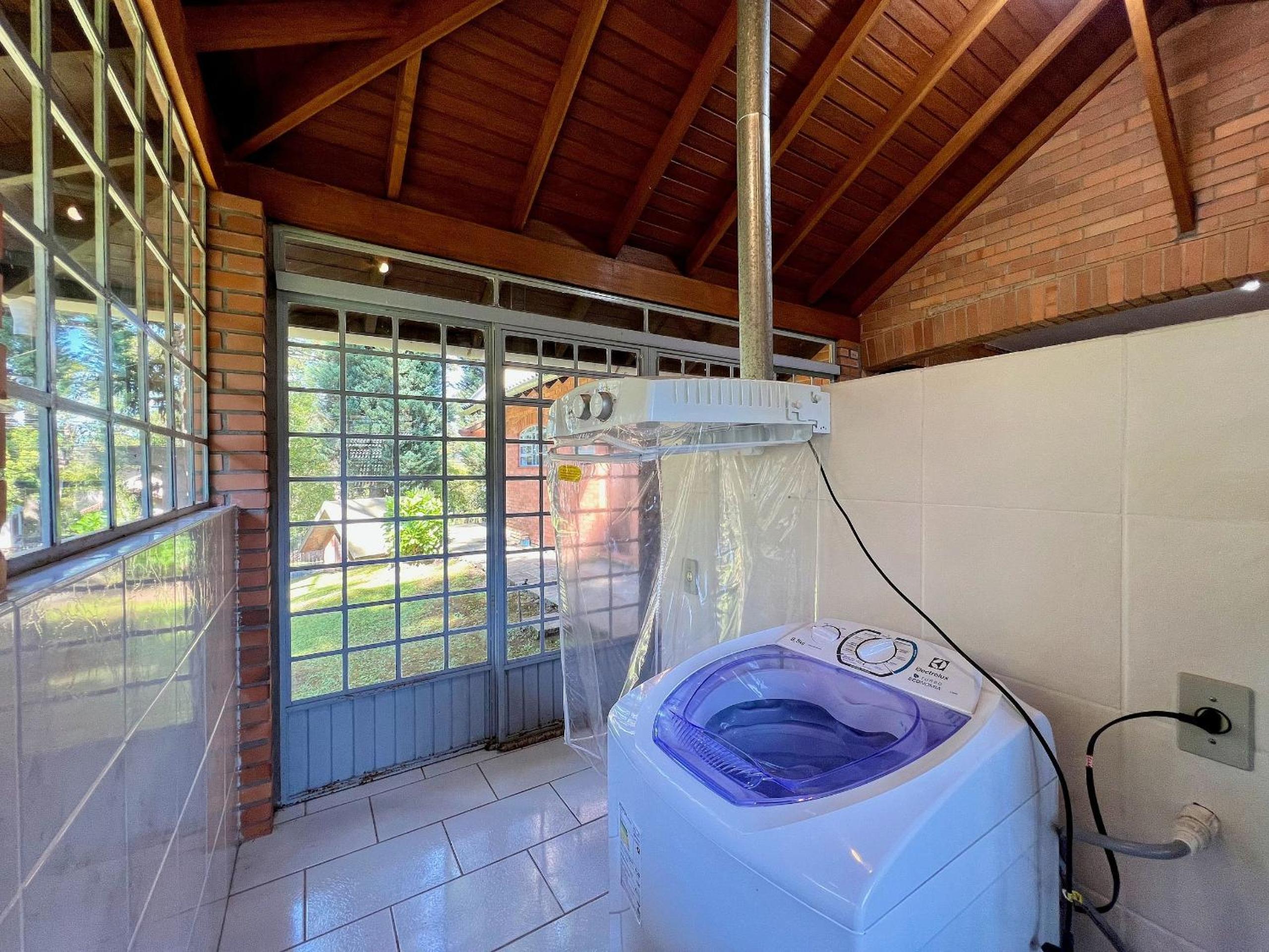 Casa Allegro 3dorm prox Lago Negro by AcheiGramado