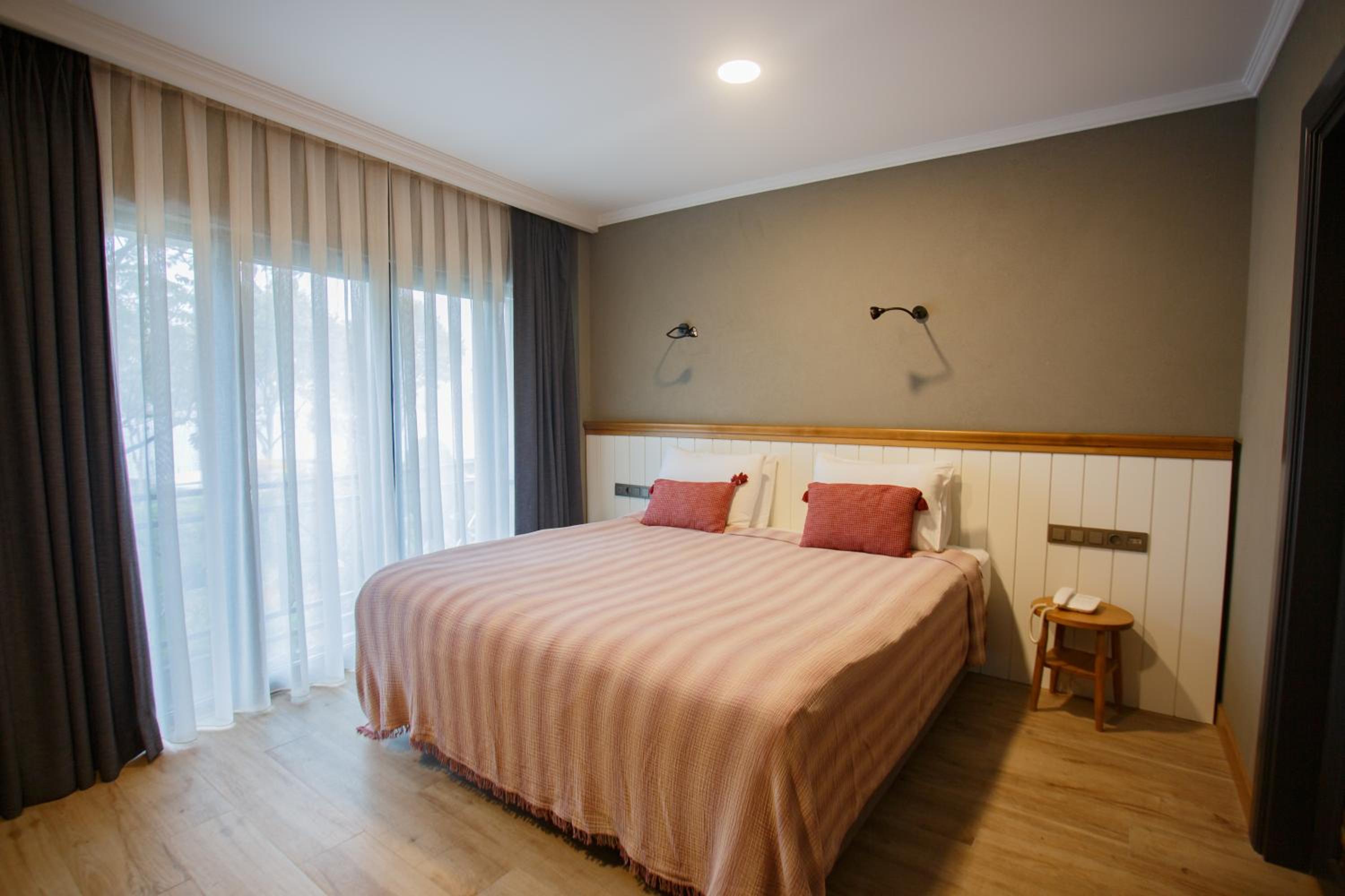 Petrion Otel - Image 79