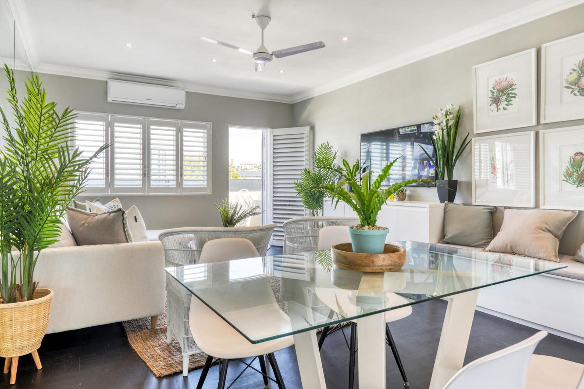 Backup-Powered Elegant Promenade Retreat