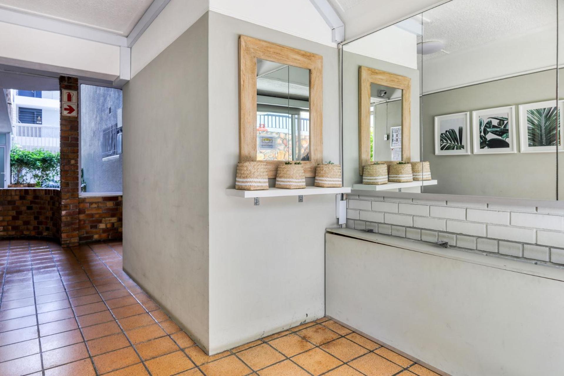 Backup-Powered Elegant Promenade Retreat