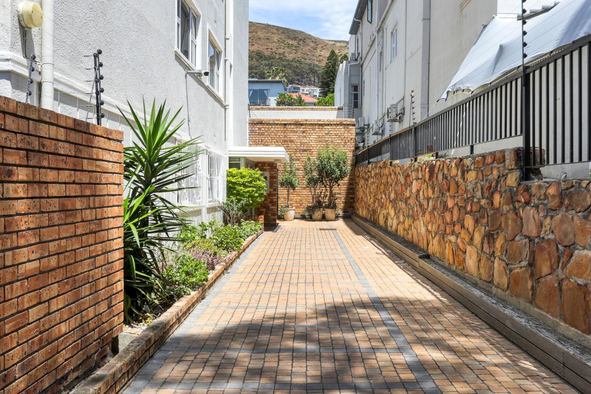 Backup-Powered Elegant Promenade Retreat